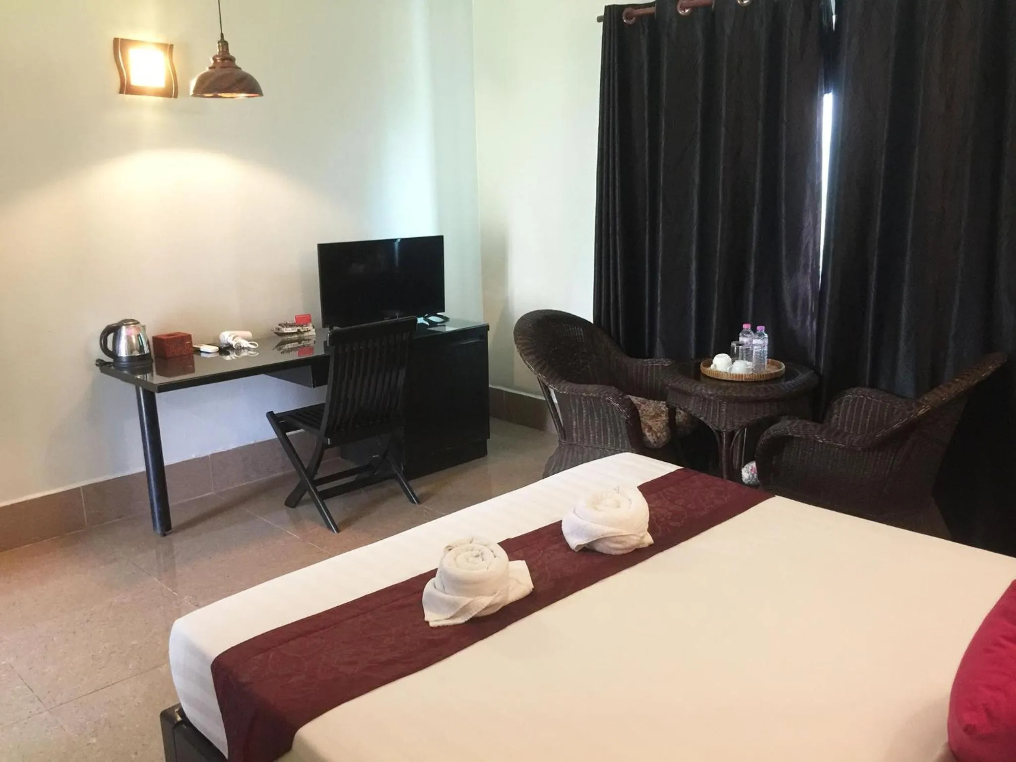 Bedroom, Bed in Central Night Hotel