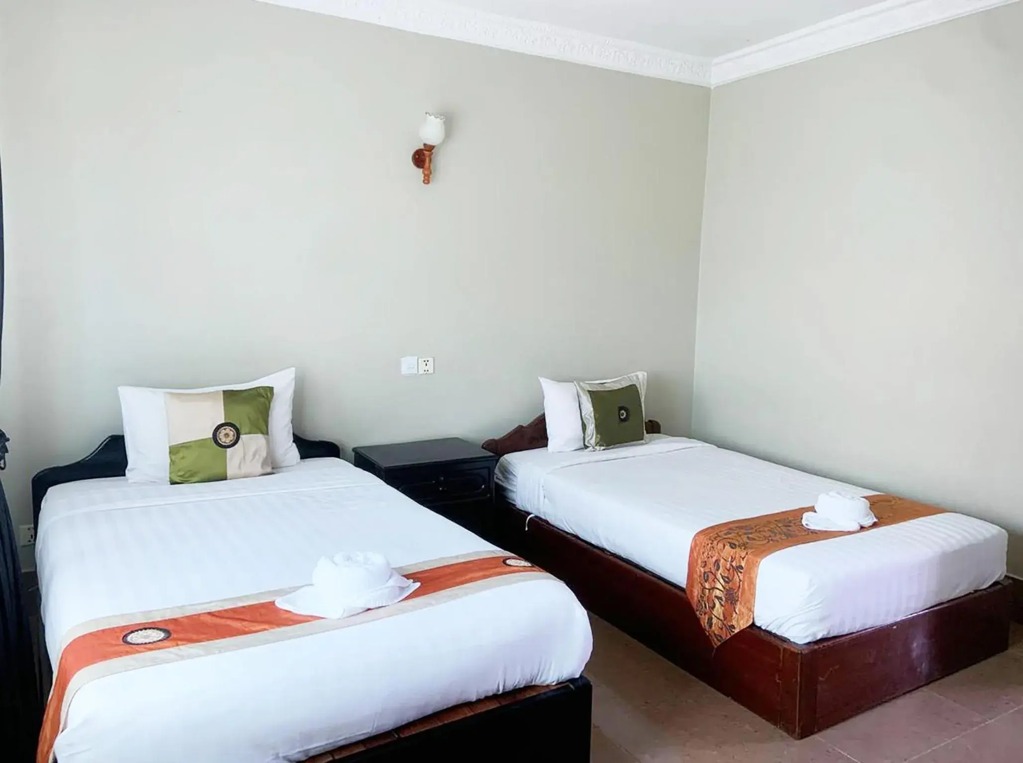 Property building, Bed in Central Night Hotel