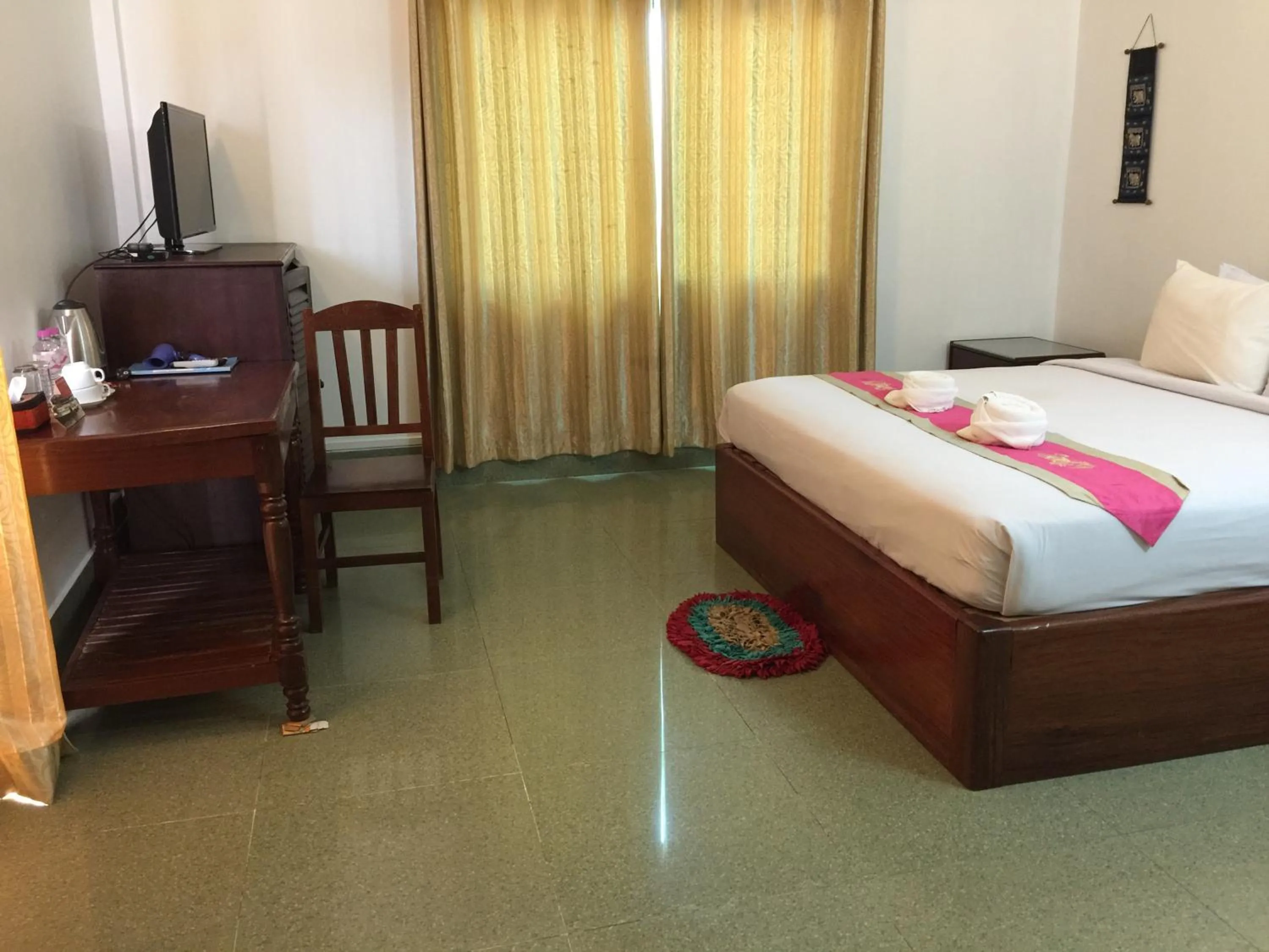 Bedroom, Bed in Central Night Hotel