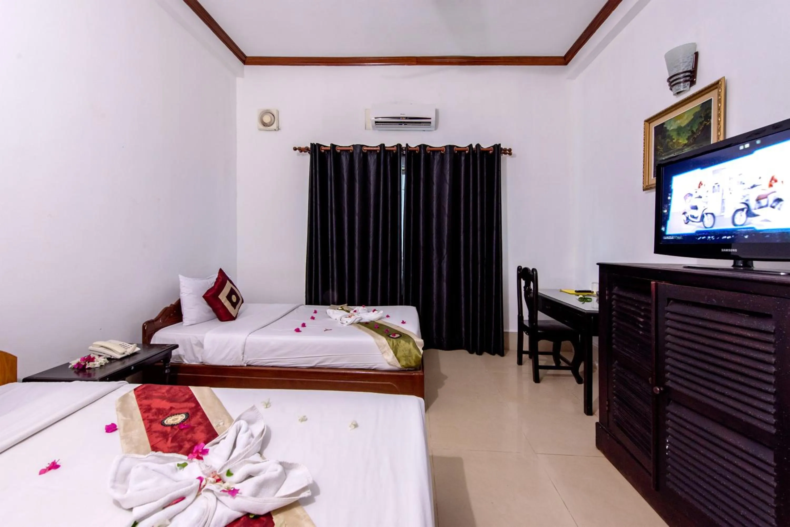 Bed in Central Night Hotel