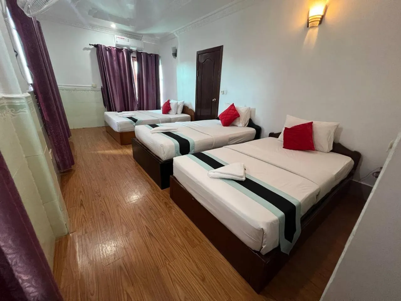 Floor plan, Bed in Central Night Hotel