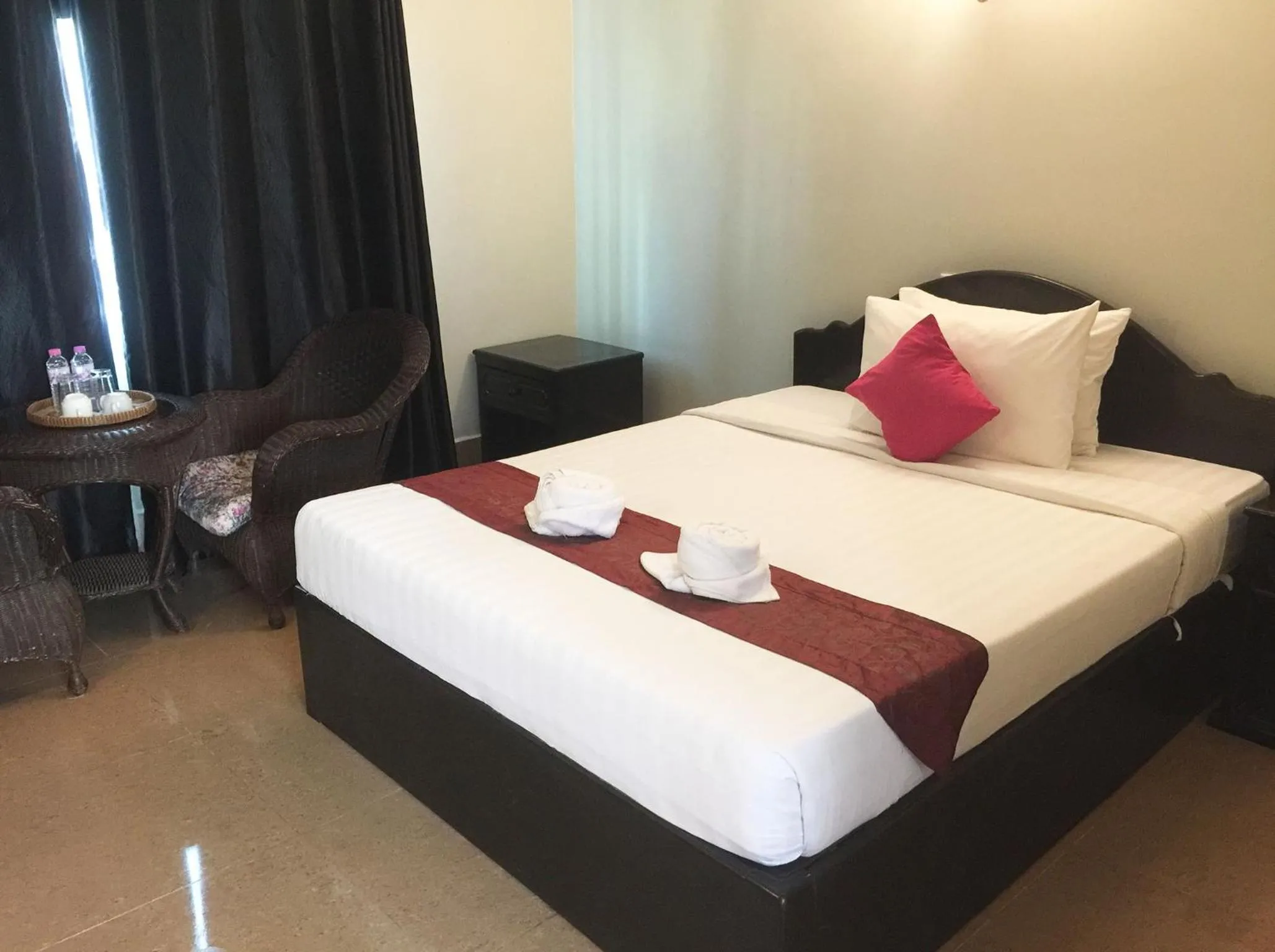 Property building, Bed in Central Night Hotel