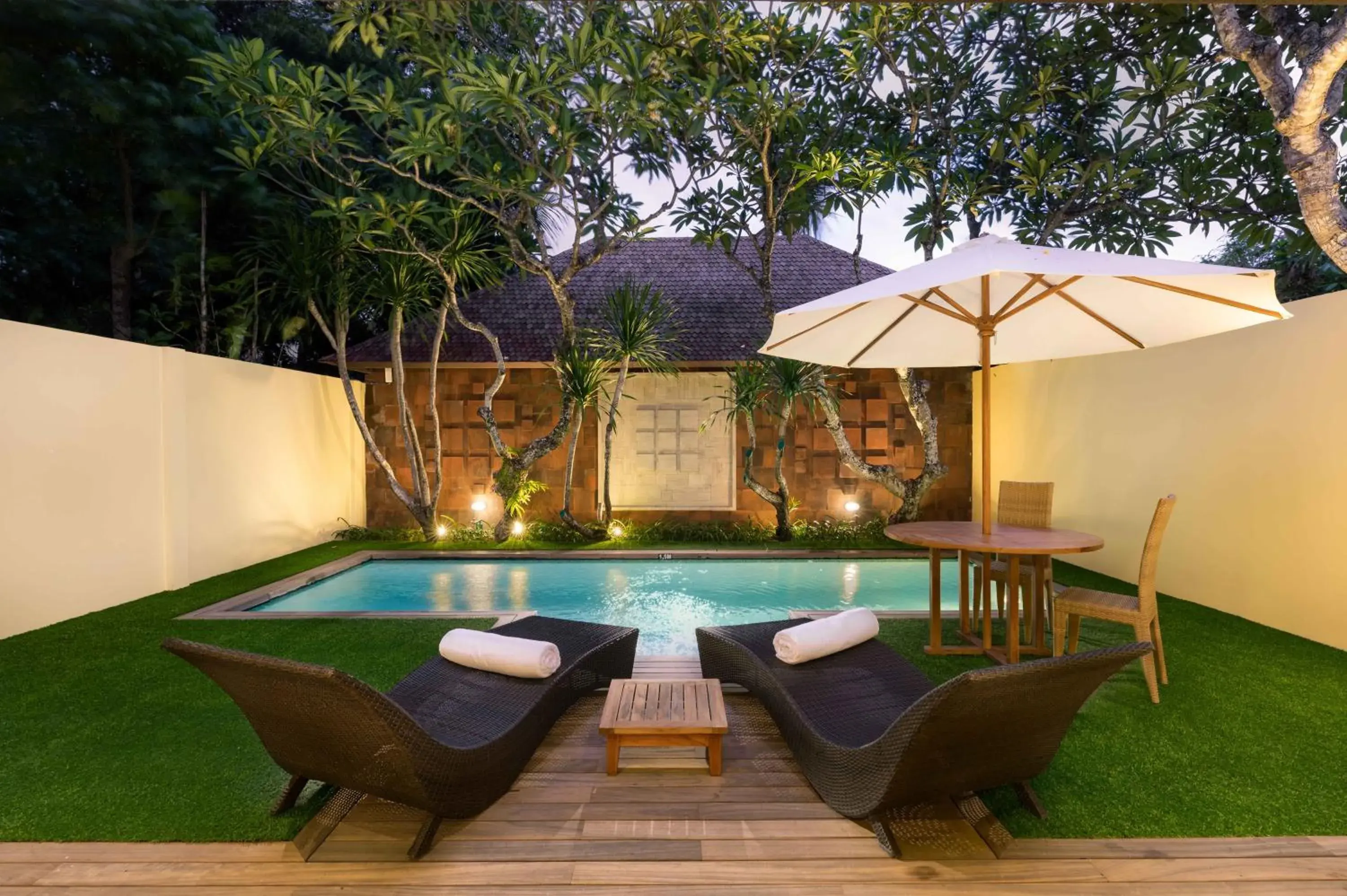 Swimming pool in Downtown Villas Swimming pool in Downtown Villas