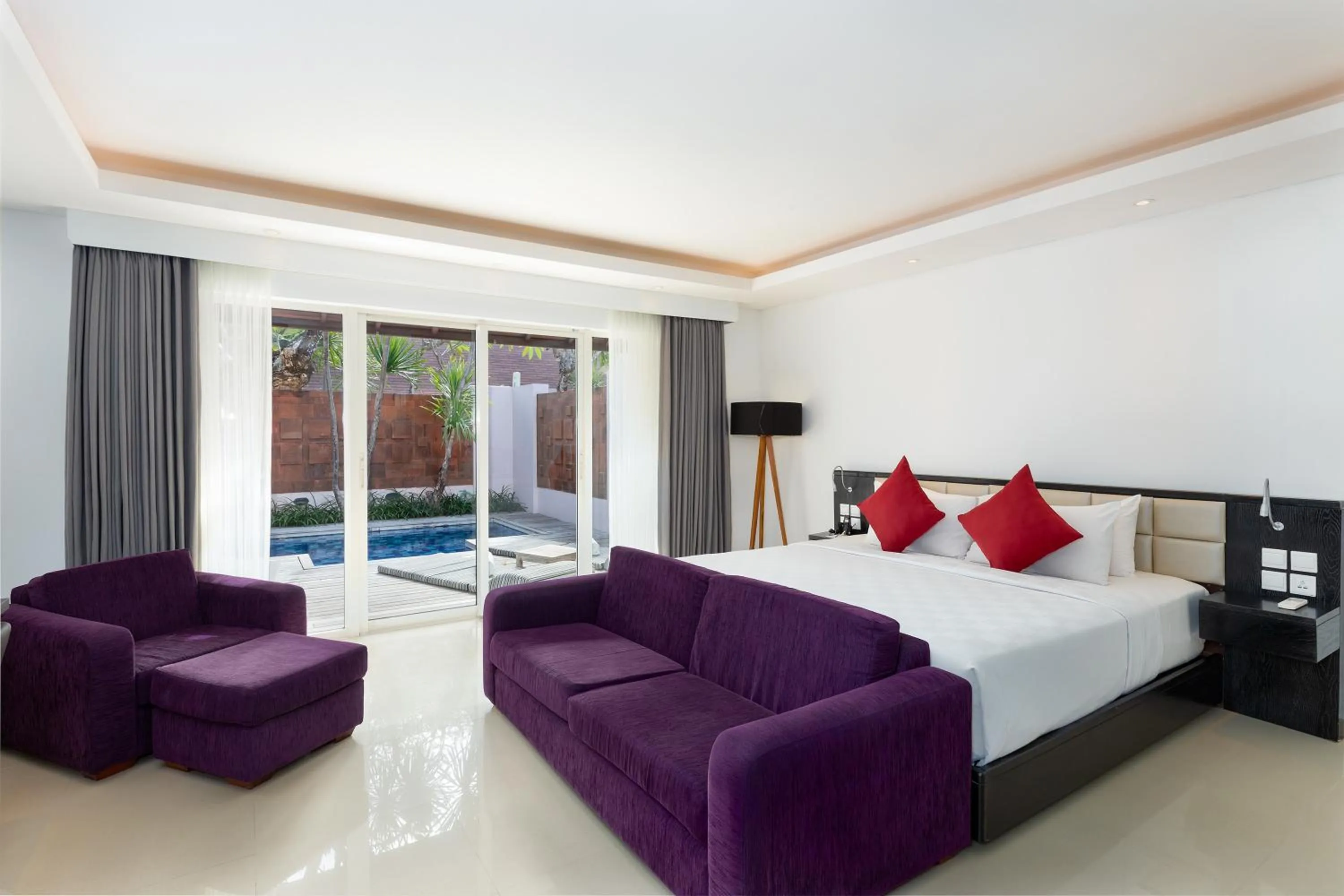 Bathroom, Bed in Downtown Villas