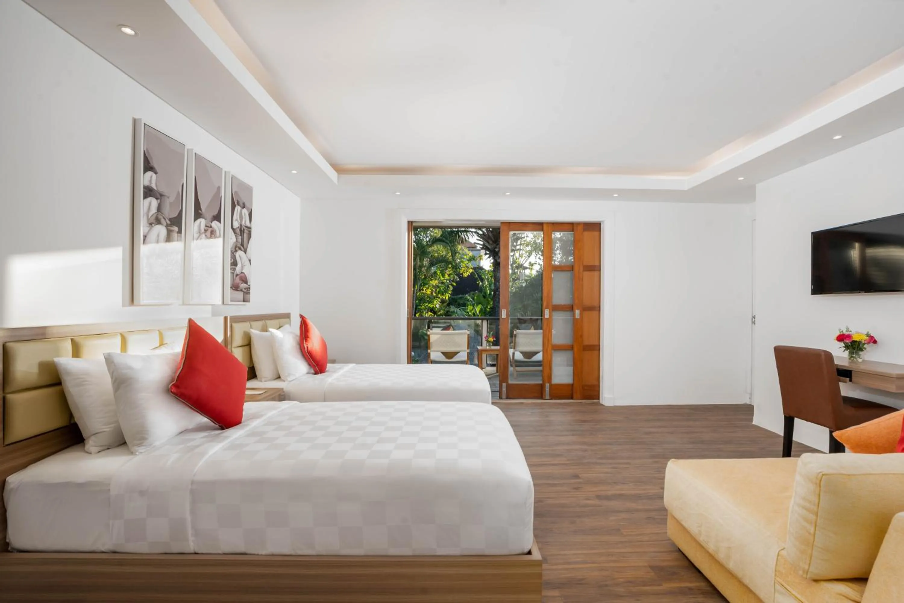 Bedroom, Bed in Downtown Villas