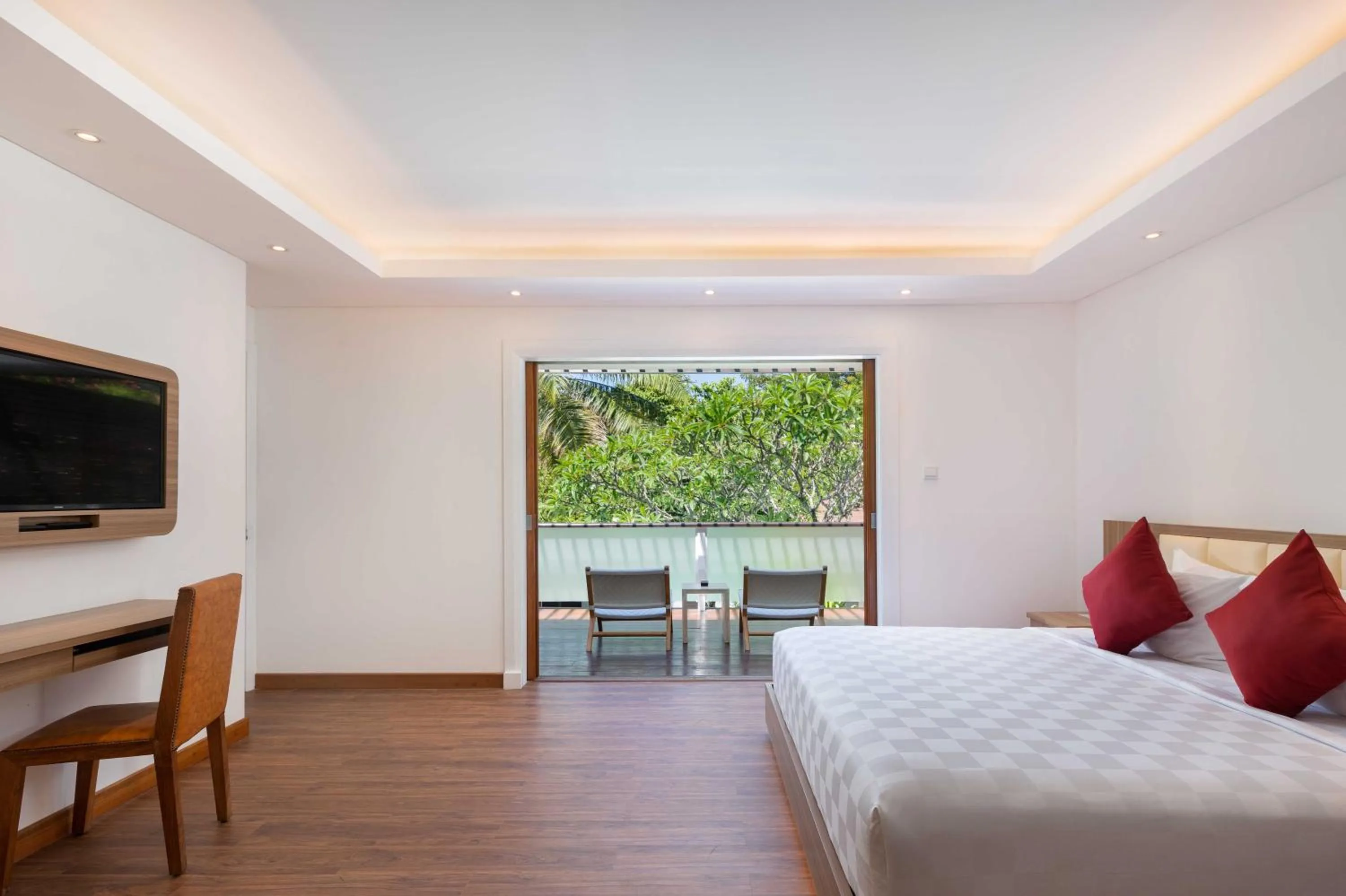 Photo of the whole room, Bed in Downtown Villas