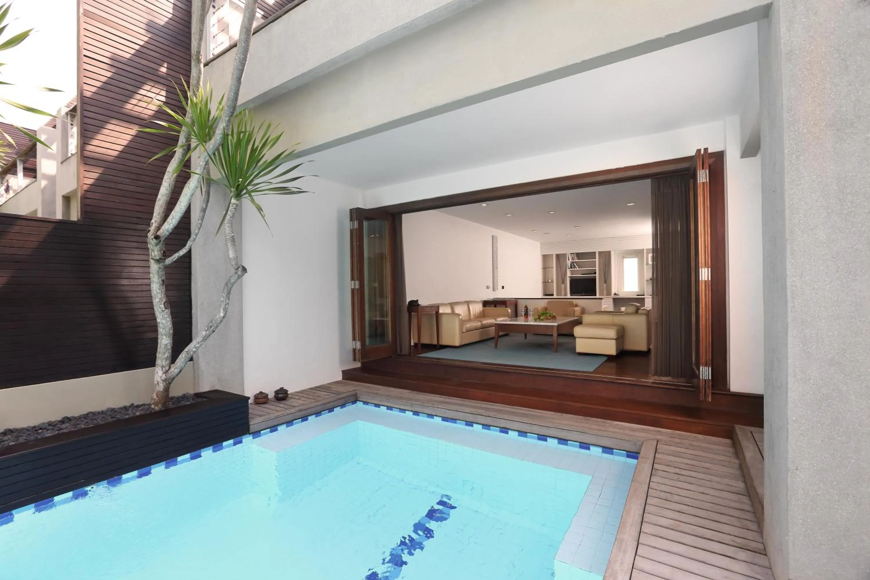 Swimming pool in Downtown Villas