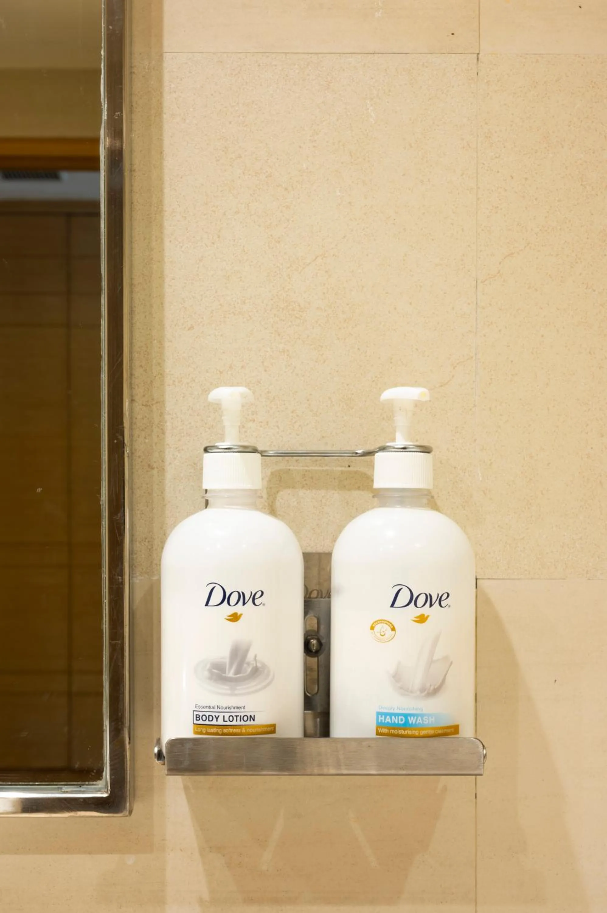 Bathroom in Holiday Inn Agra MG Road an IHG Hotel