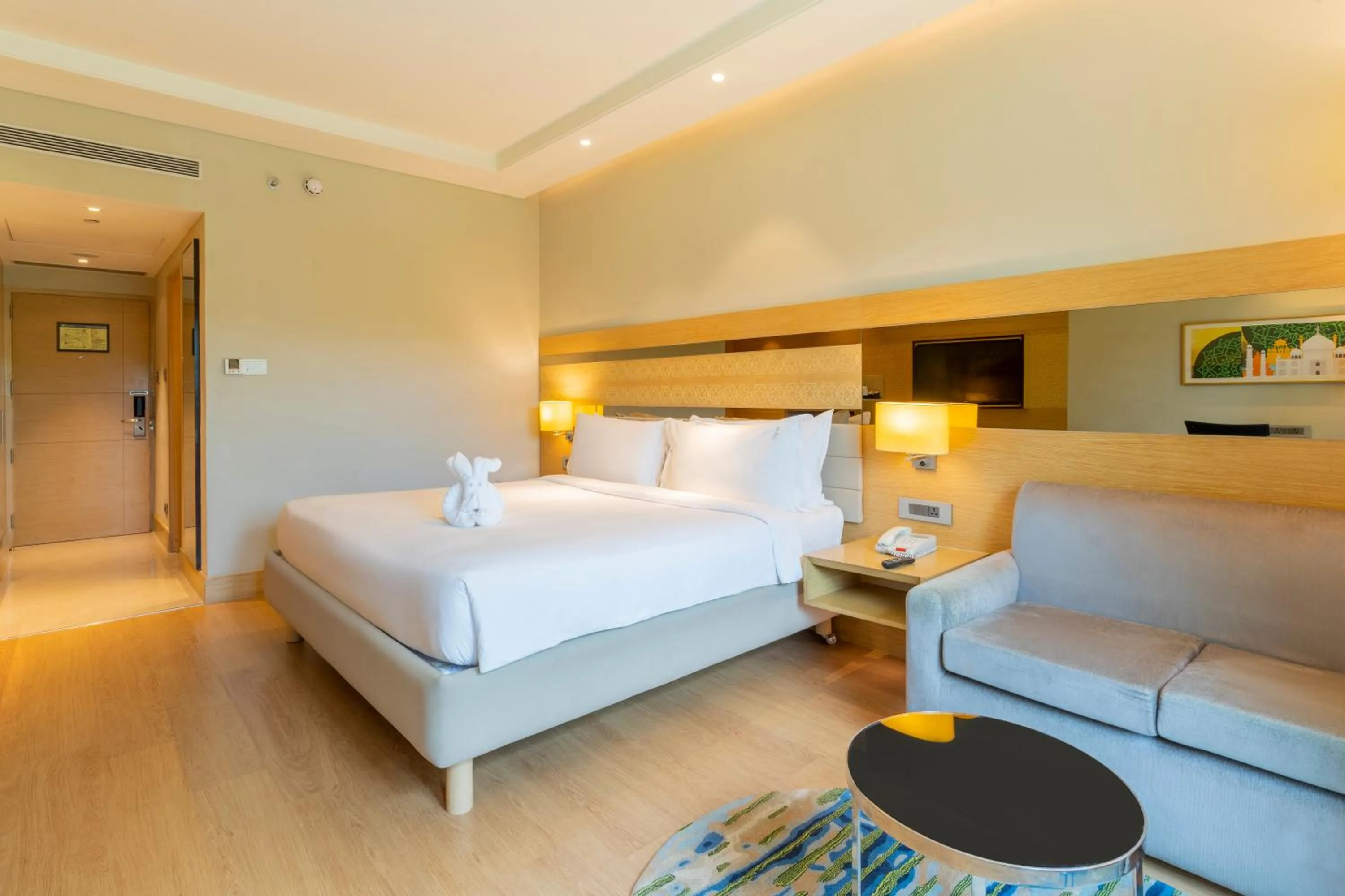 Bedroom, Bed in Holiday Inn Agra MG Road an IHG Hotel