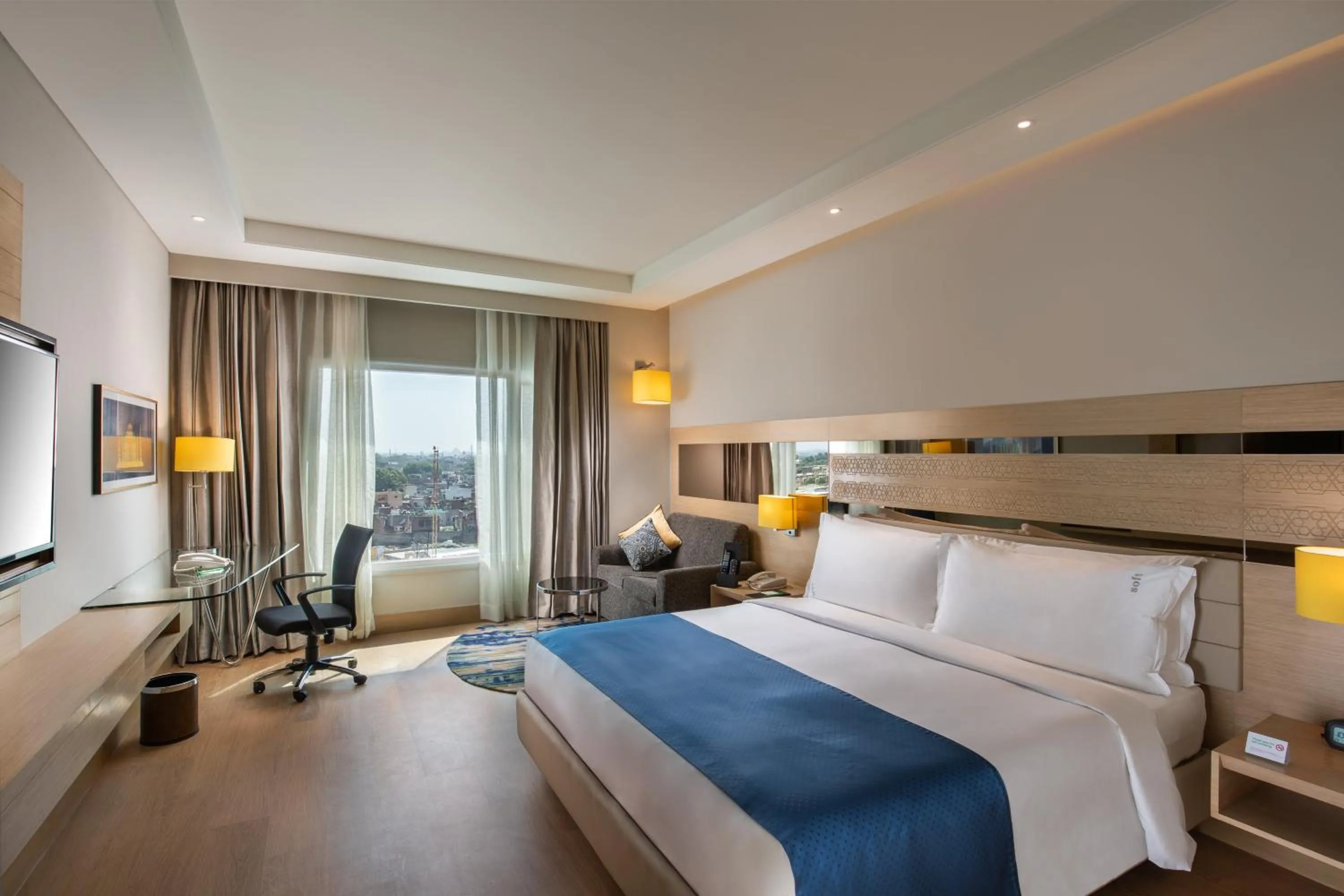 Photo of the whole room, Bed in Holiday Inn Agra MG Road an IHG Hotel