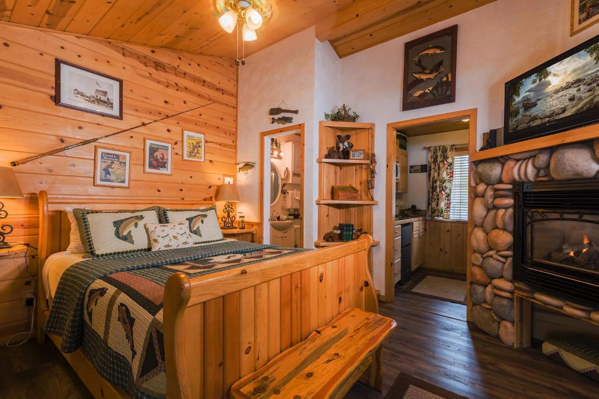 Queen Bed with Optional Twin Bed - Field & Stream in Fireside Lodge