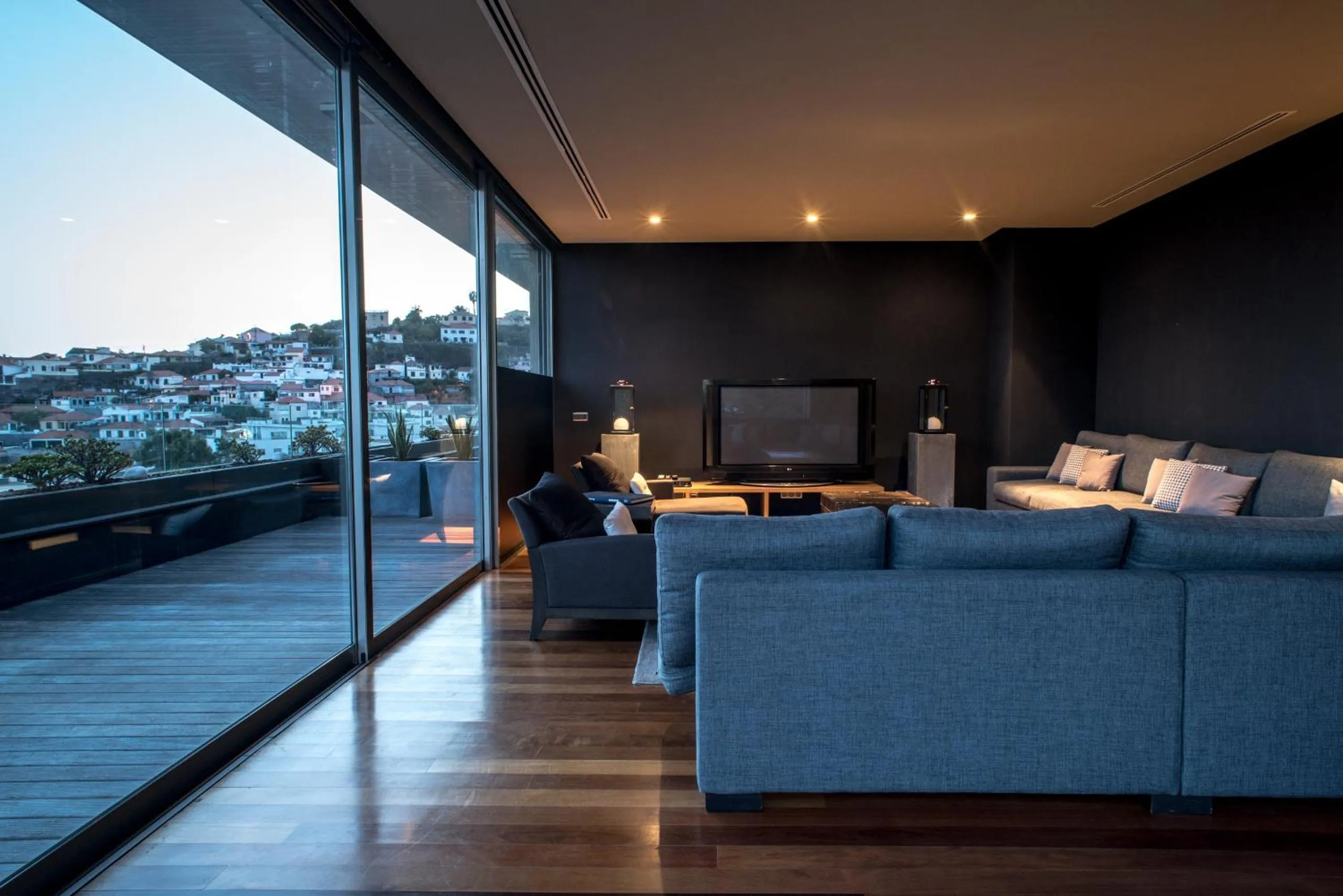 Communal lounge/ TV room in ARTS In Penthouse Apartments Til Sol