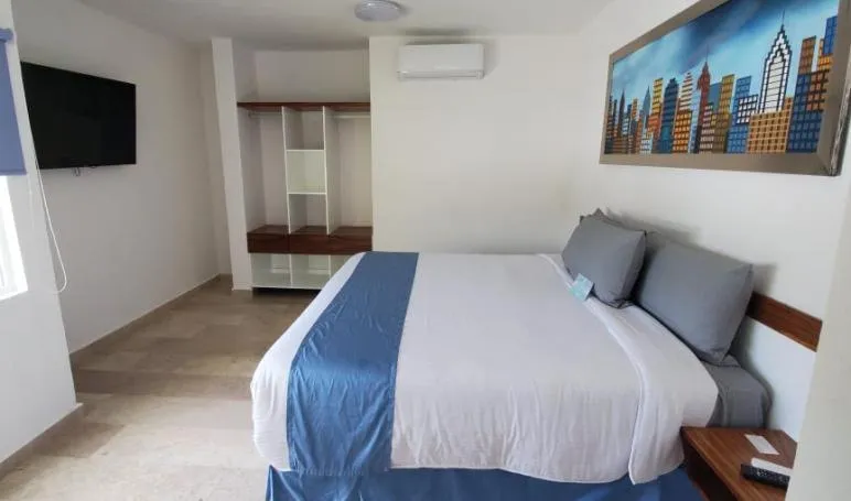 Bedroom, Bed in Miami Inn