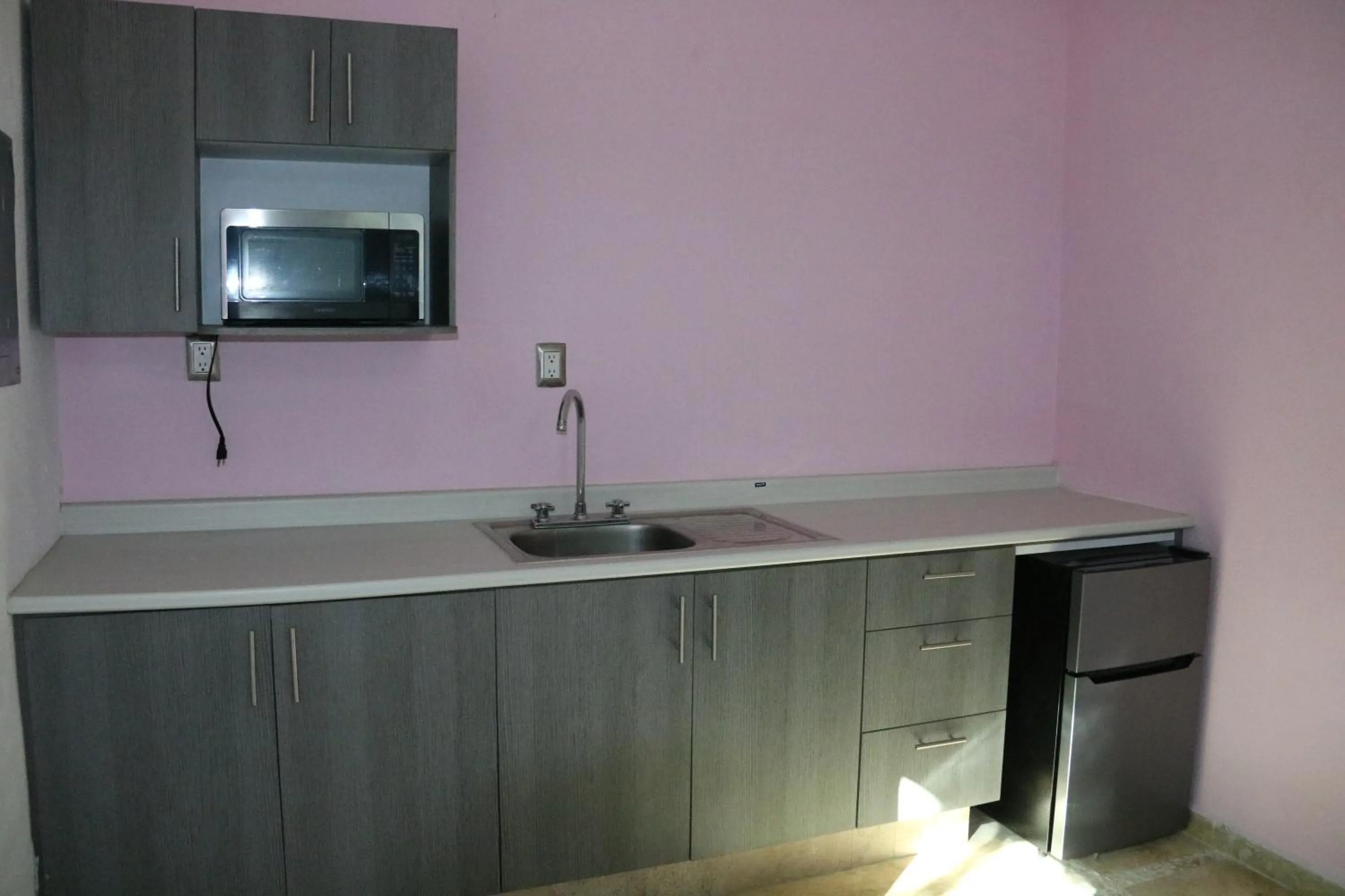 Kitchen or kitchenette in Miami Inn