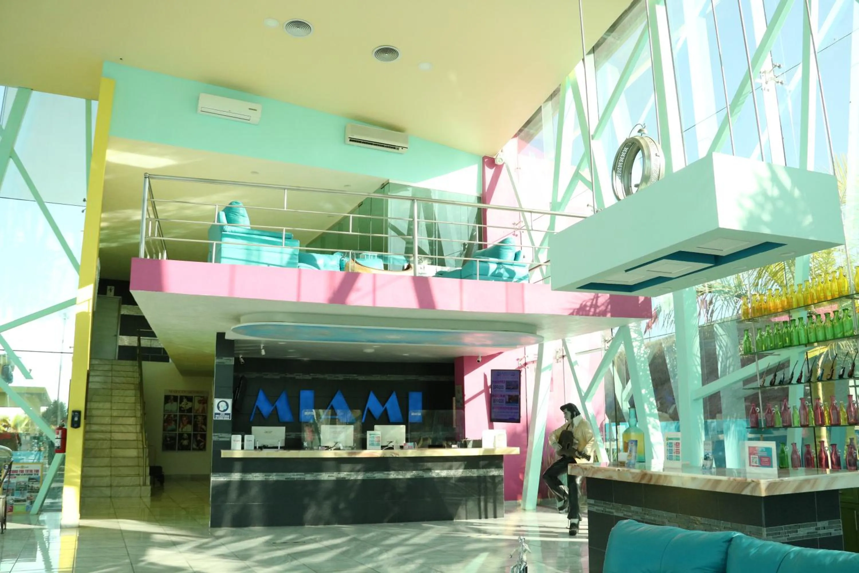Lobby or reception in Miami Inn
