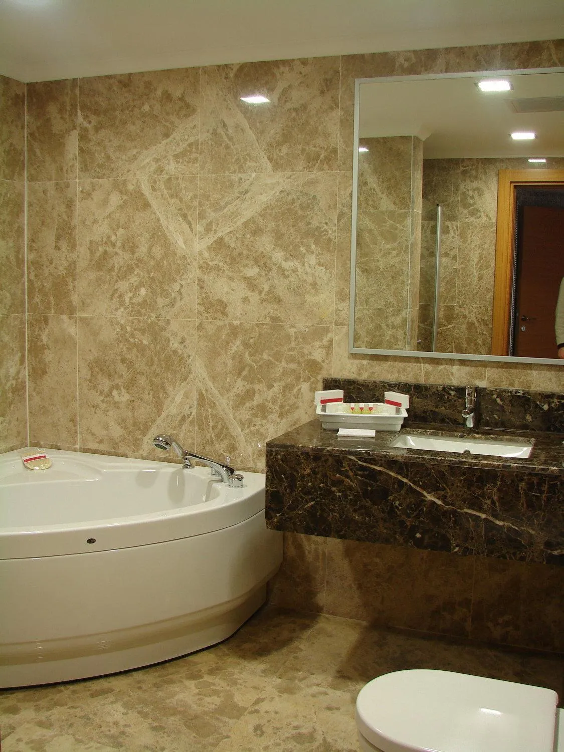Bathroom in Ramada Plaza By Wyndham Kahramanmaras