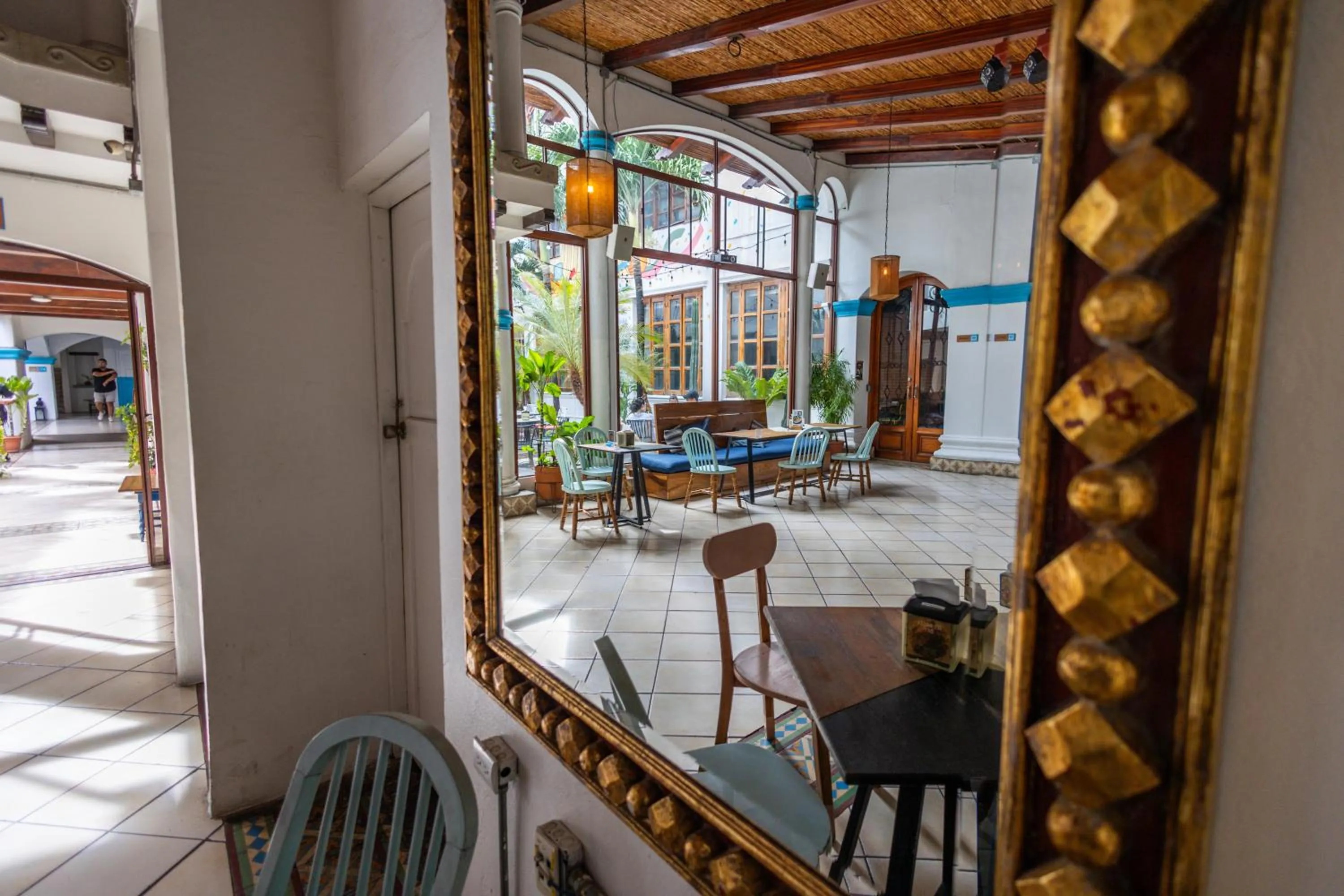 Seating area in Socialtel Granada