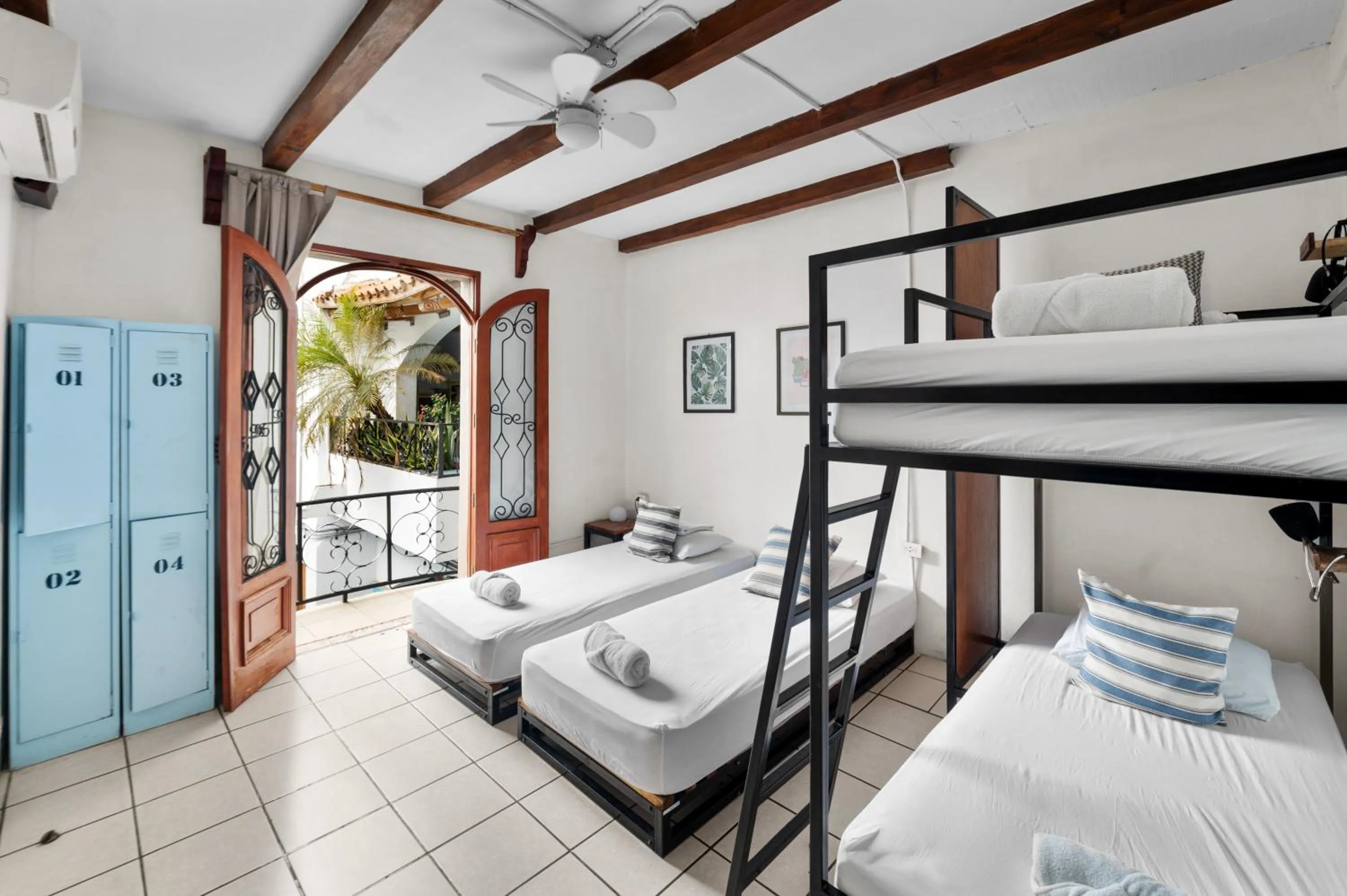 Bed in Socialtel Granada