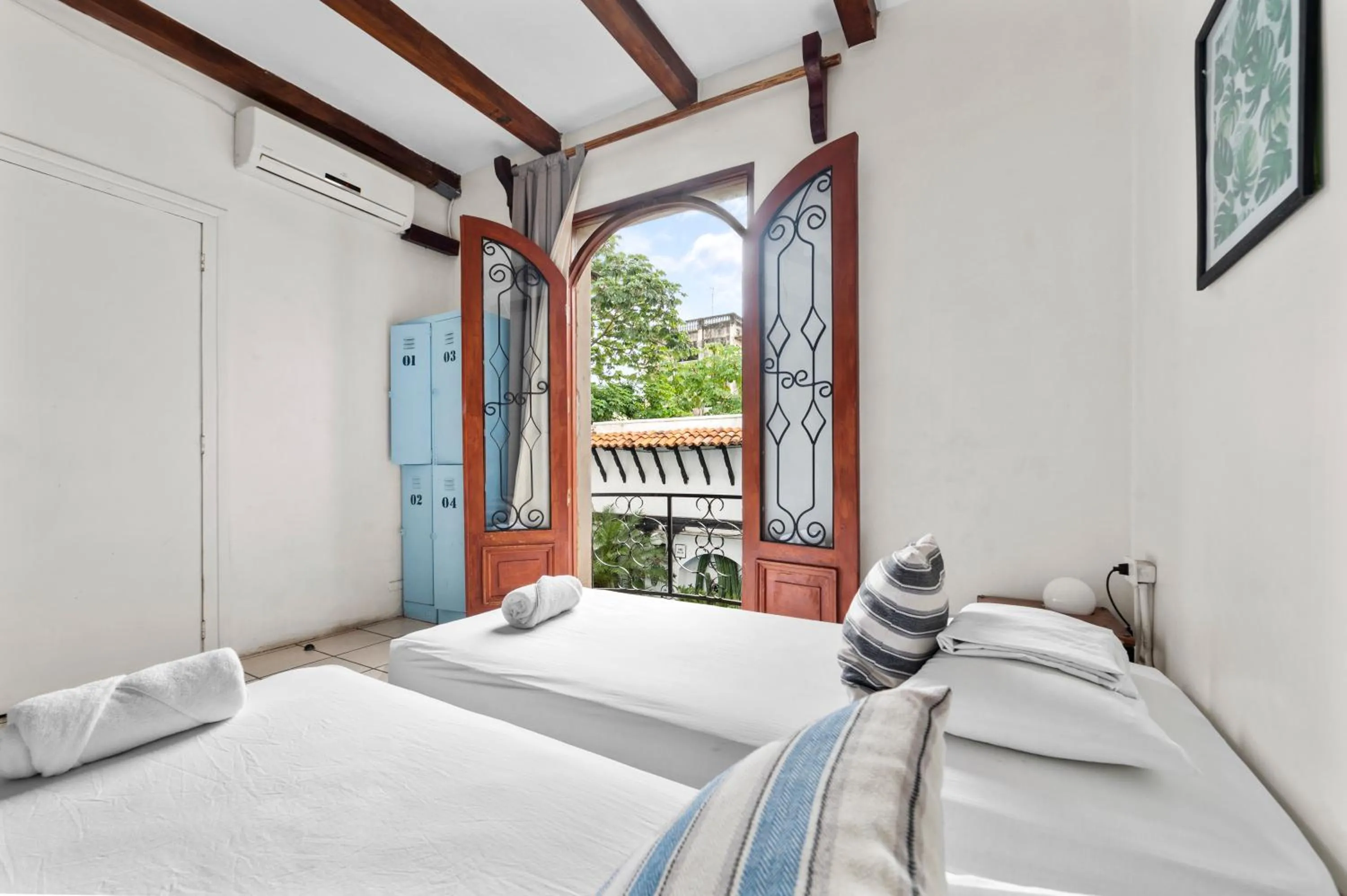 View (from property/room), Bed in Socialtel Granada