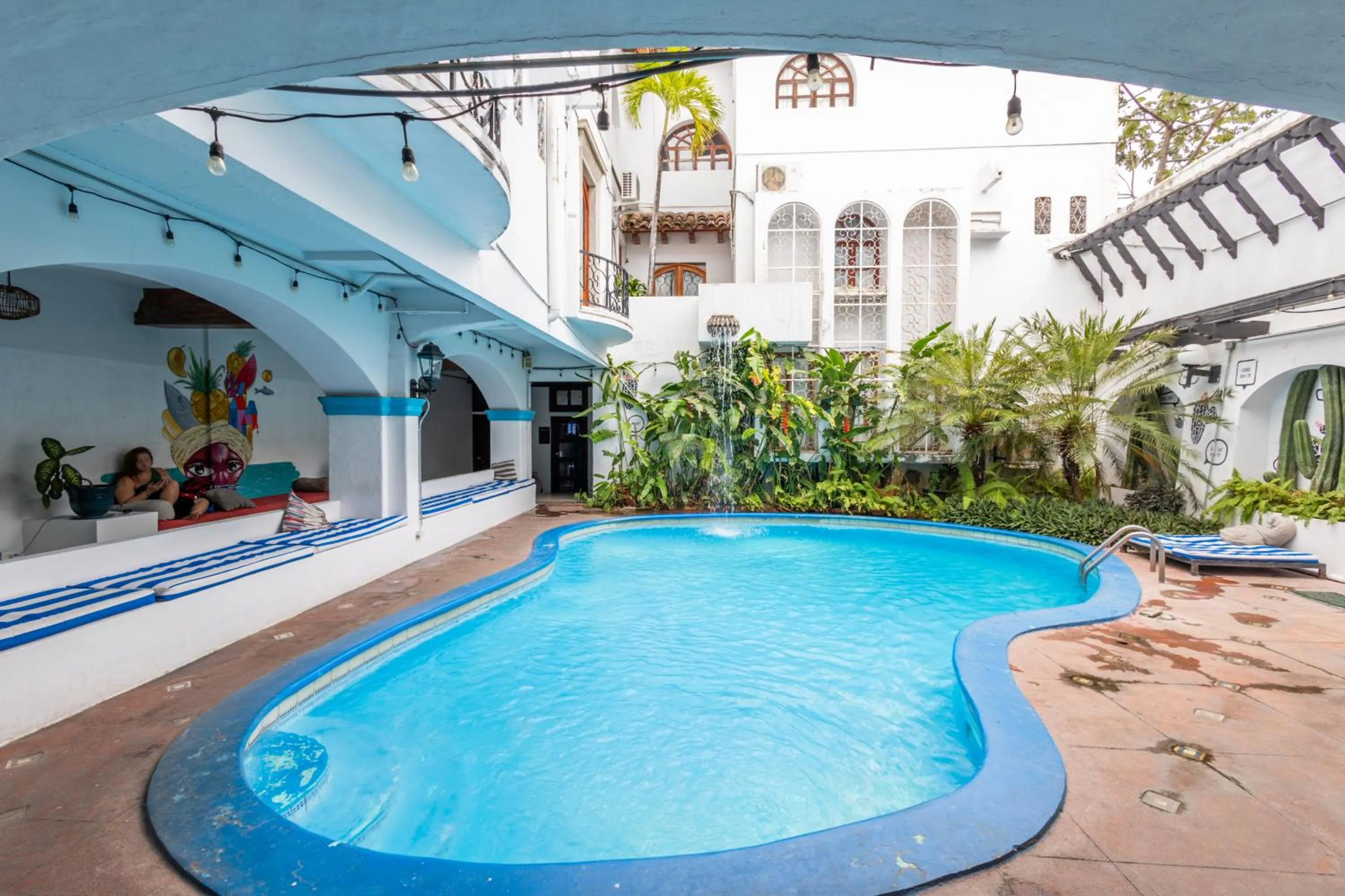 Swimming pool in Socialtel Granada