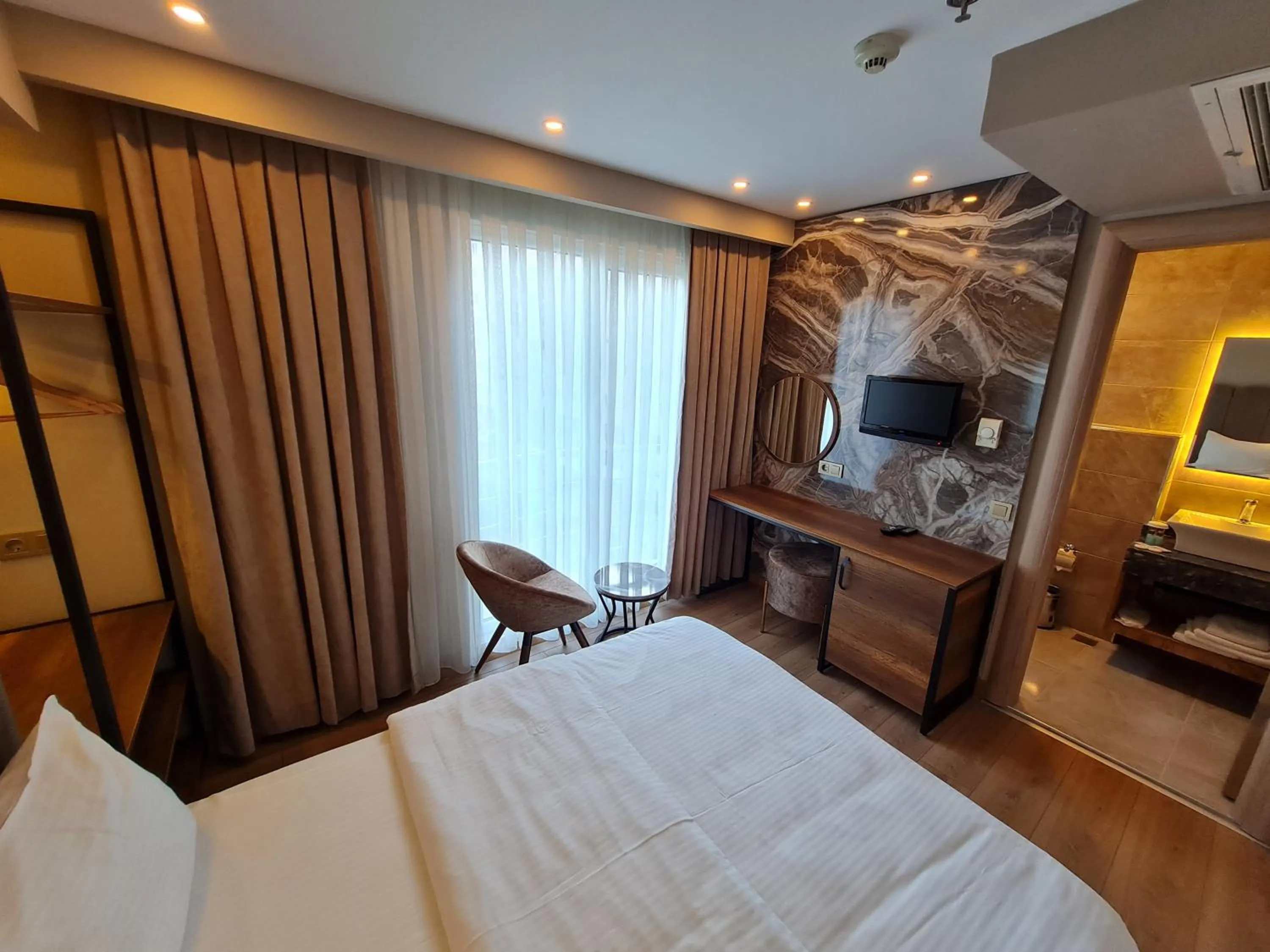 Photo of the whole room, Bed in Air Boss Istanbul Airport and Fair Hotel