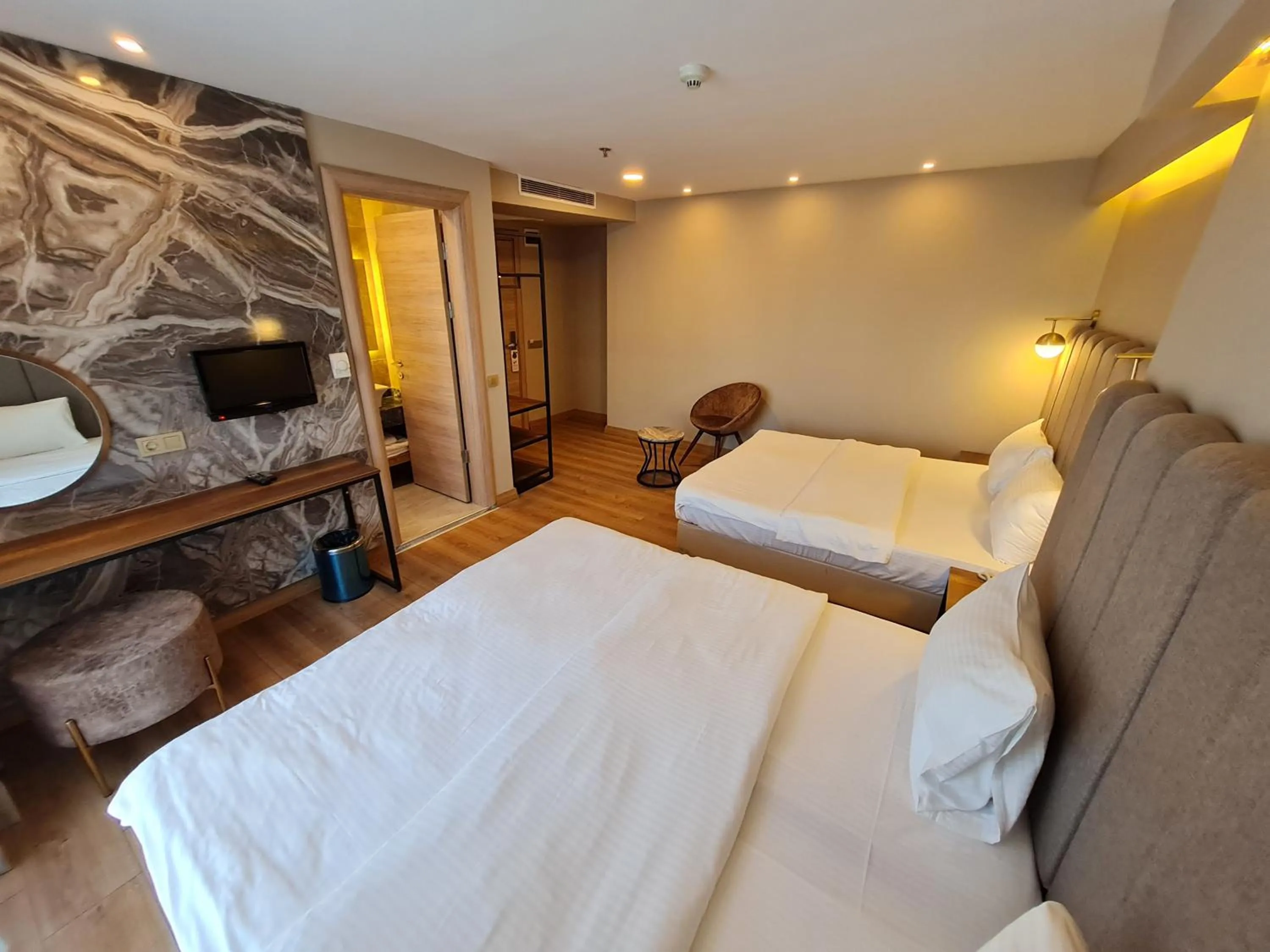 Photo of the whole room, Bed in Air Boss Istanbul Airport and Fair Hotel