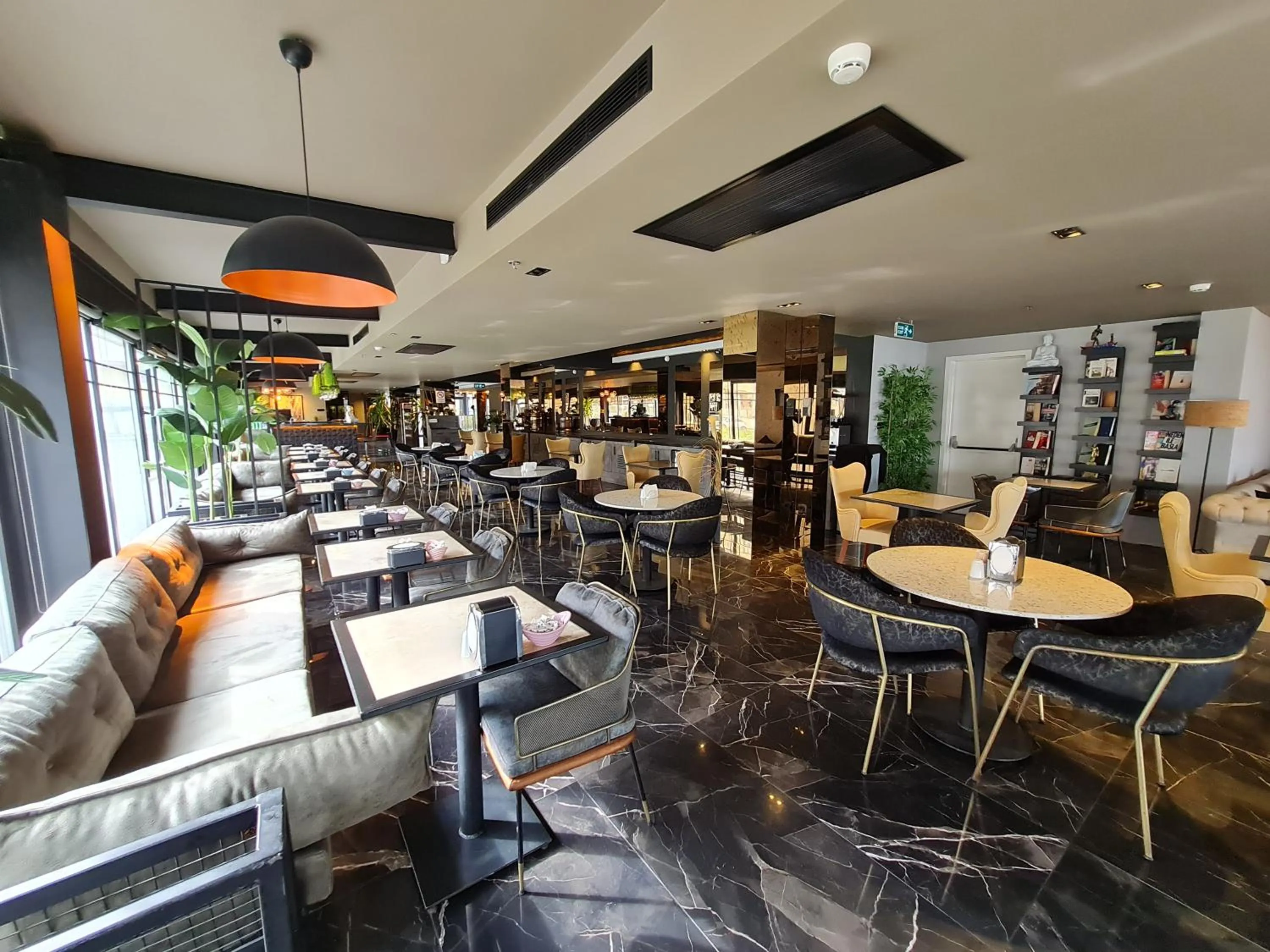 Restaurant/places to eat in Air Boss Istanbul Airport and Fair Hotel