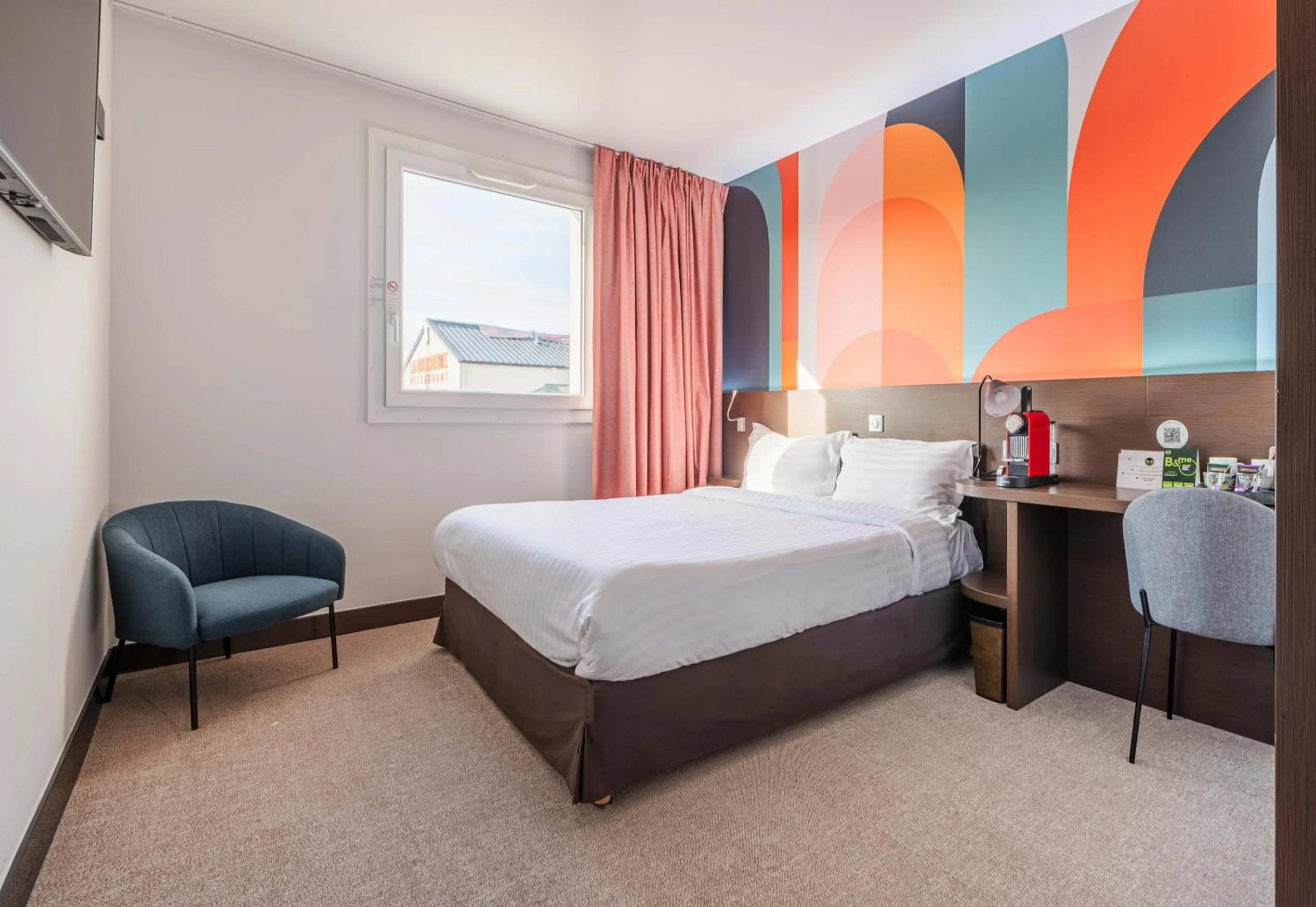 Bedroom, Bed in B&B HOTEL Colmar Liberté 4 étoiles