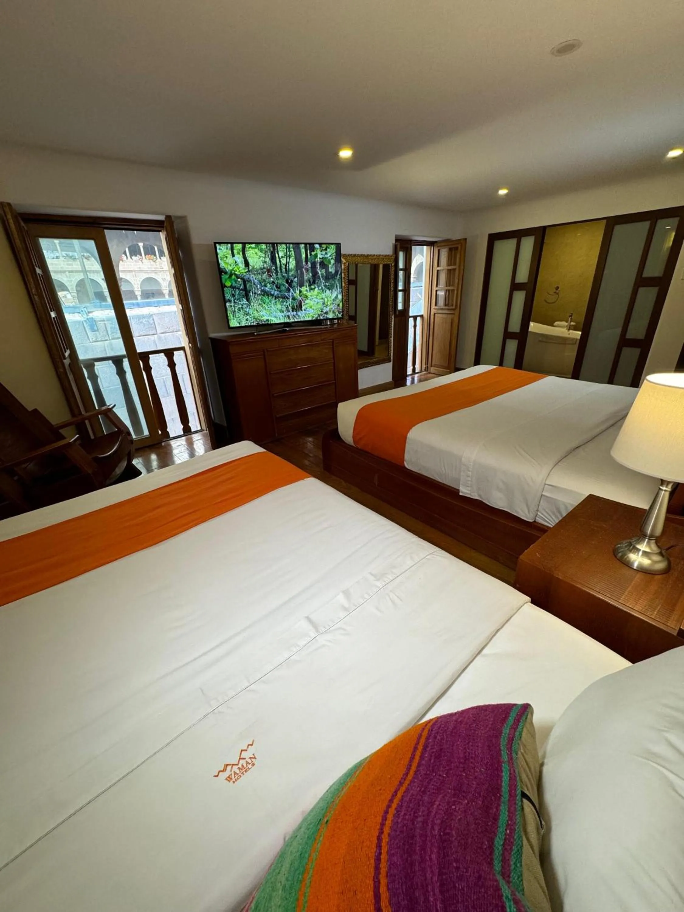 Photo of the whole room, Bed in Waman Qorikancha