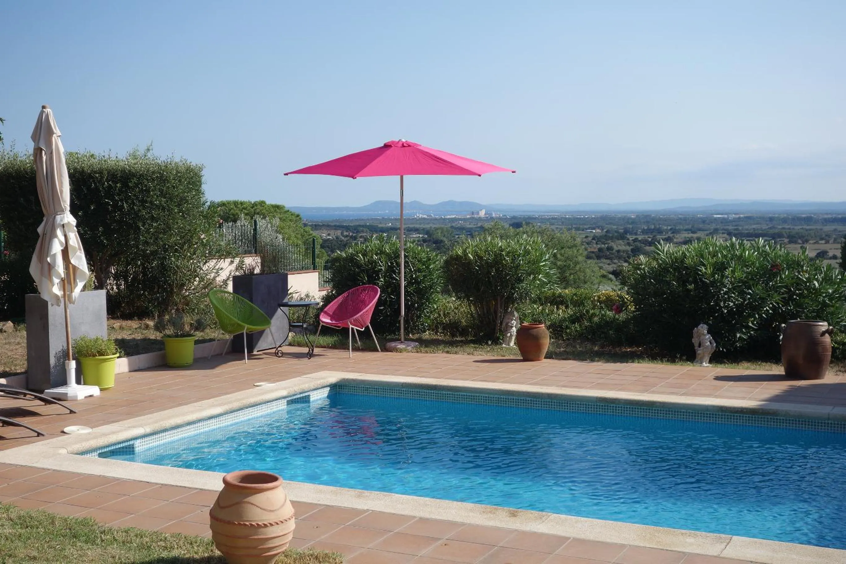 Swimming pool in Suite & Spa Panoramic Olivars