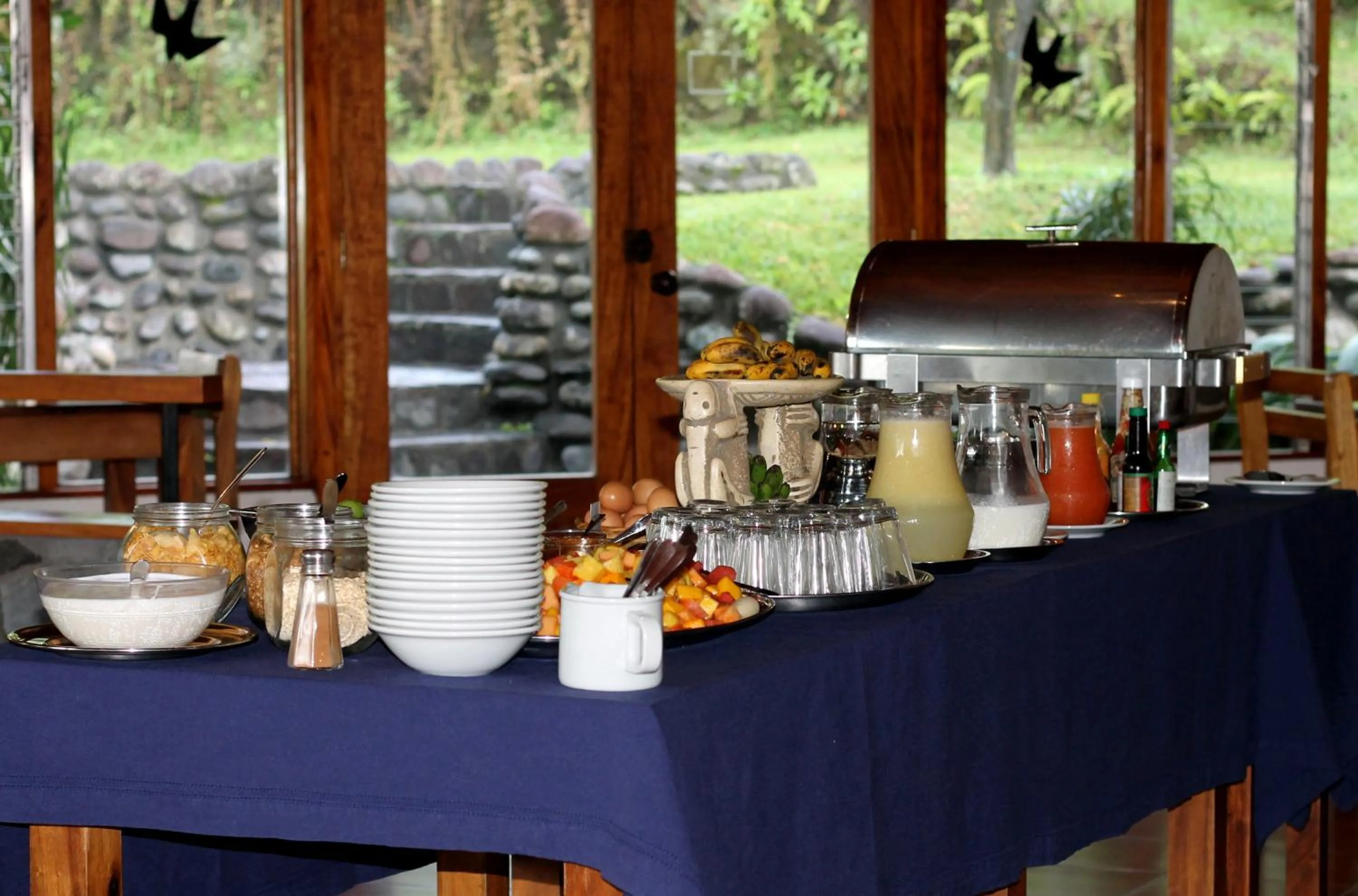 Buffet breakfast in Arco Iris Lodge