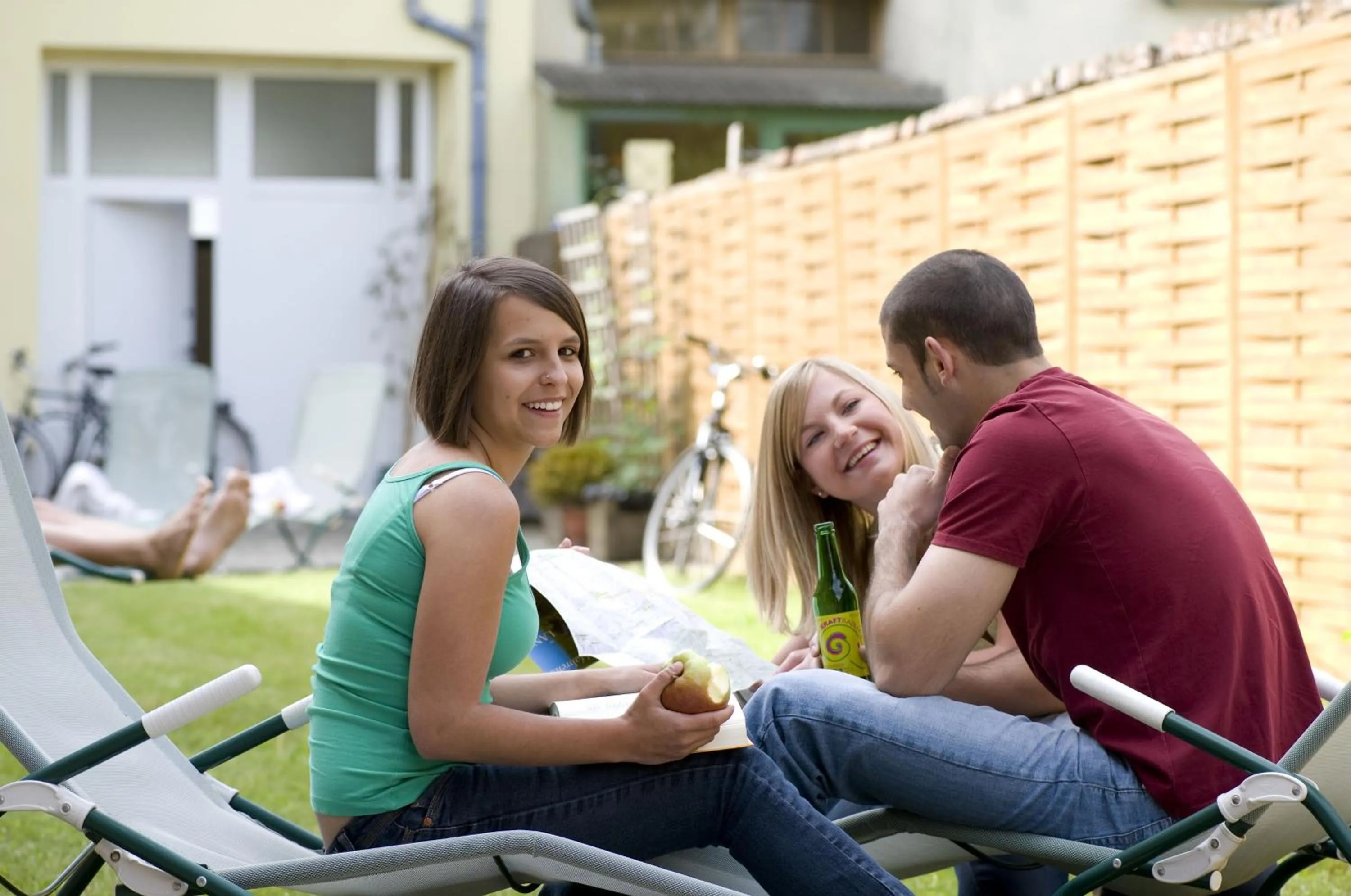 People in Frühstückshaus Wunderland