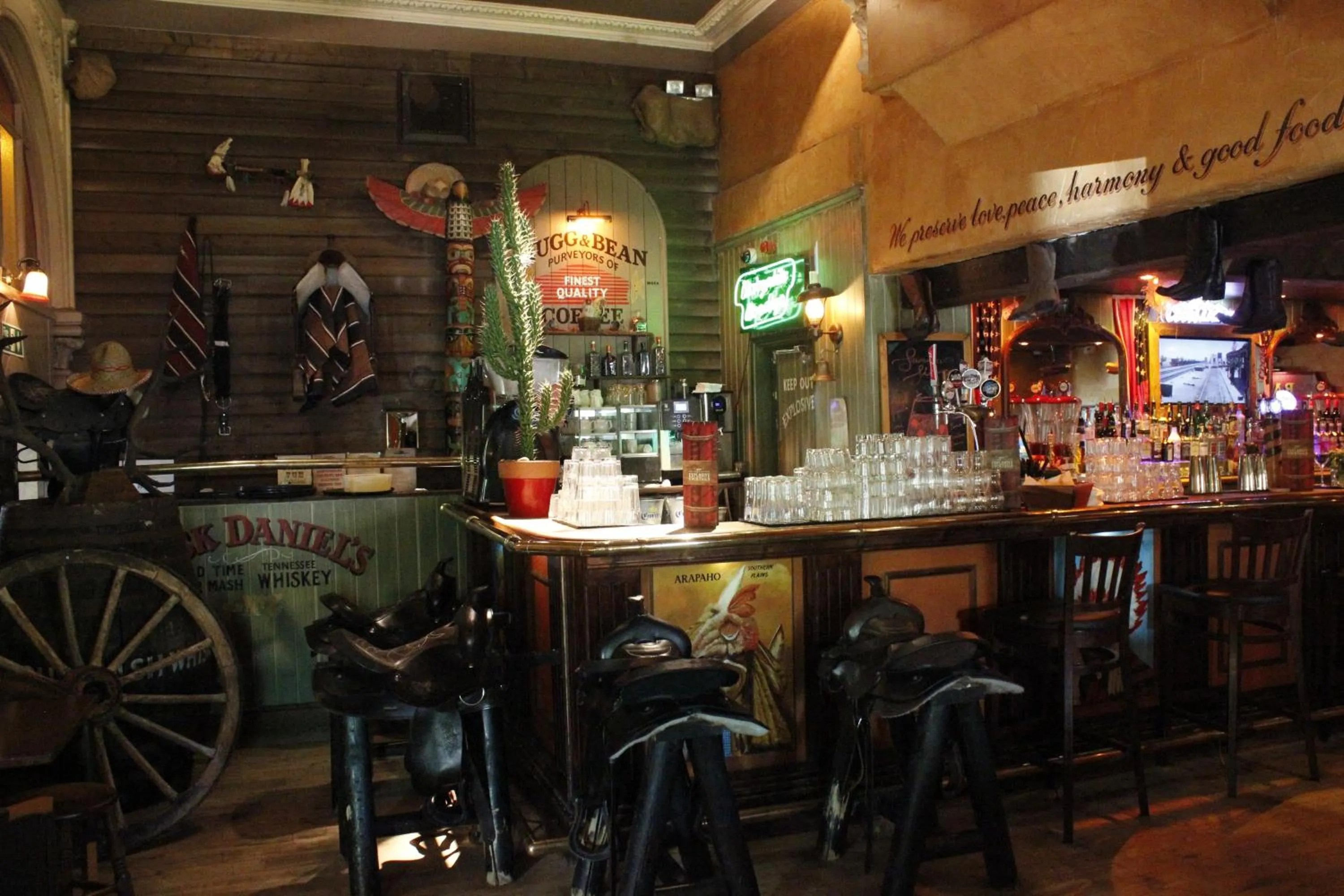 Restaurant/places to eat in Smith And Western