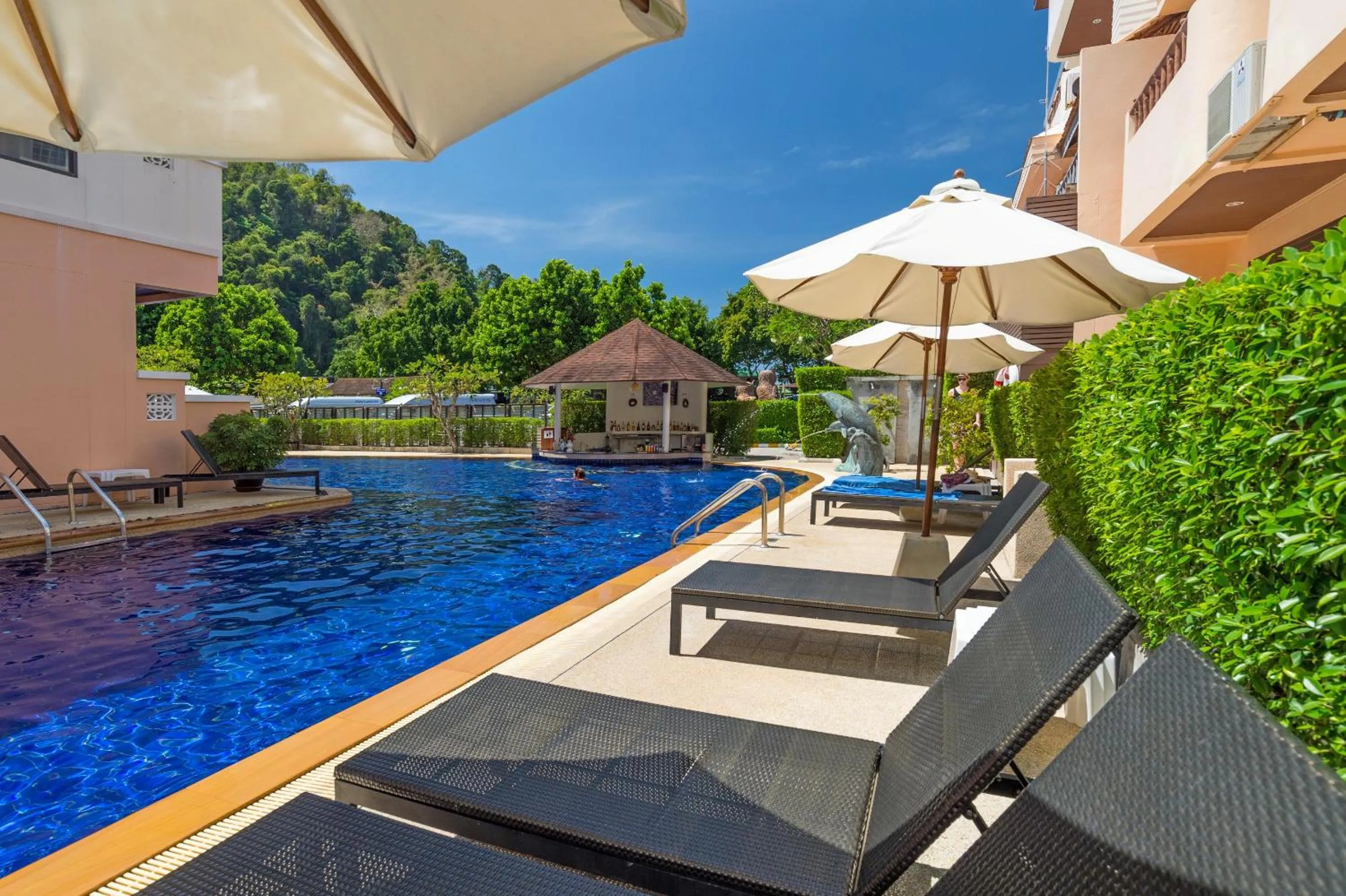 Swimming pool in Srisuksant Resort