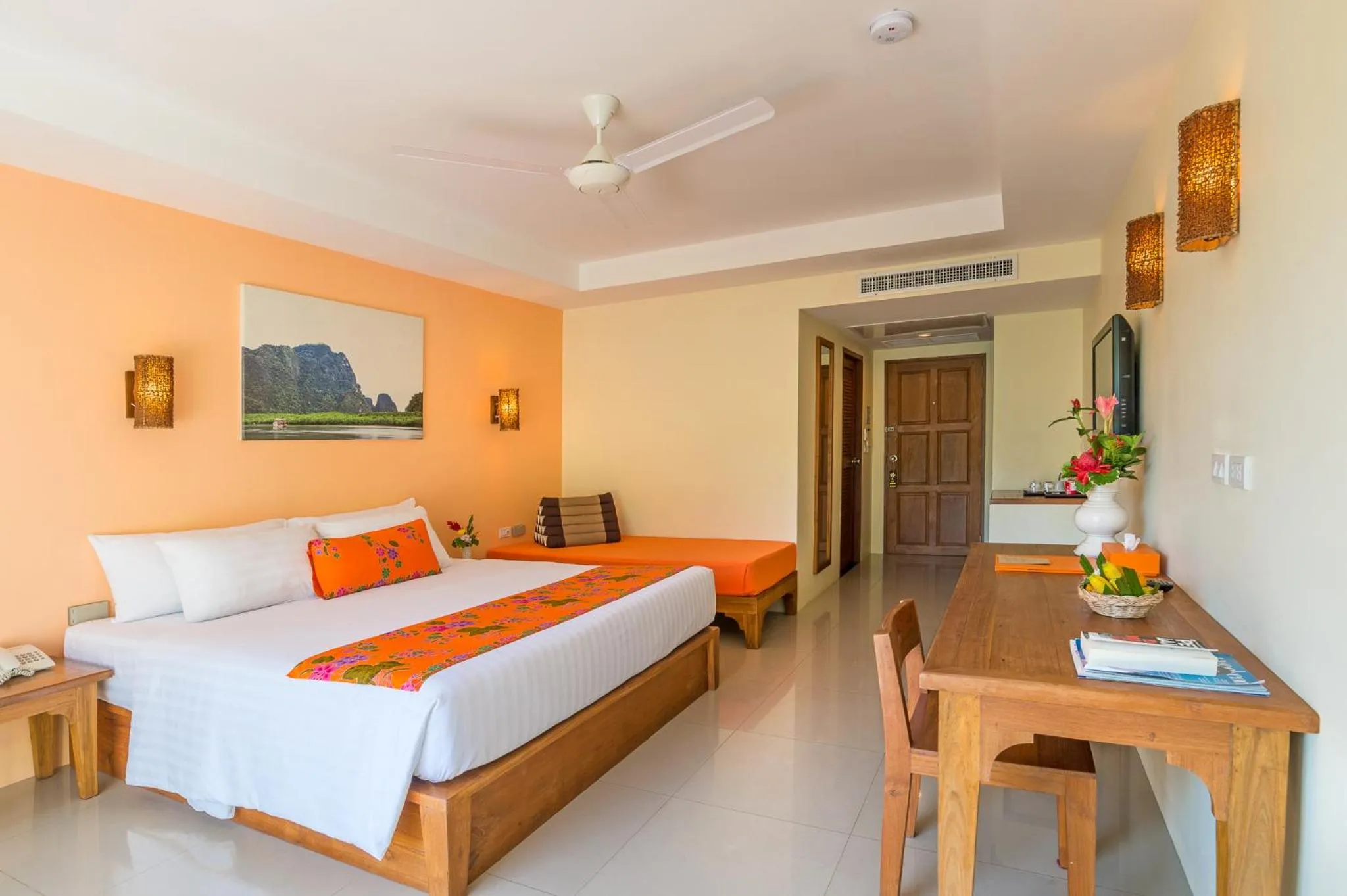 Photo of the whole room, Bed in Srisuksant Resort