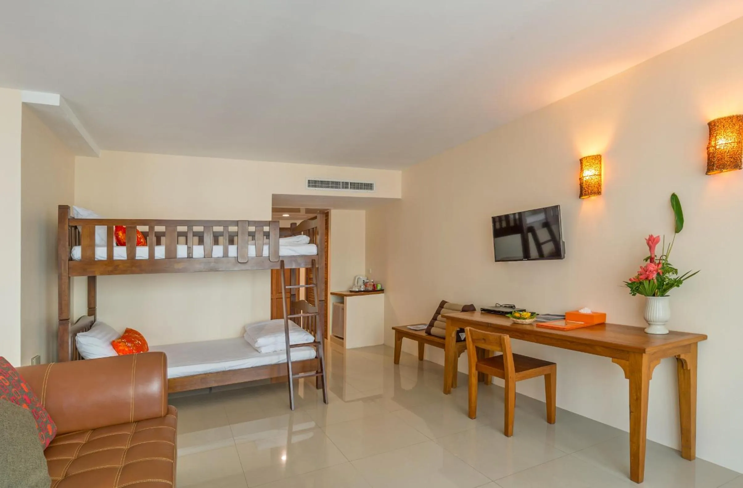 Photo of the whole room, Bed in Srisuksant Resort