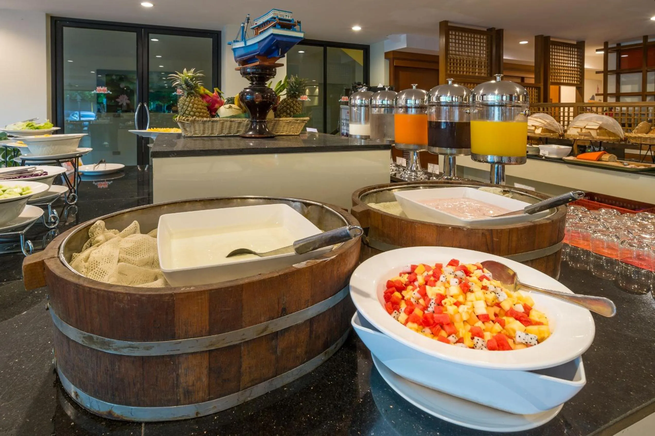 Food and drinks in Srisuksant Resort