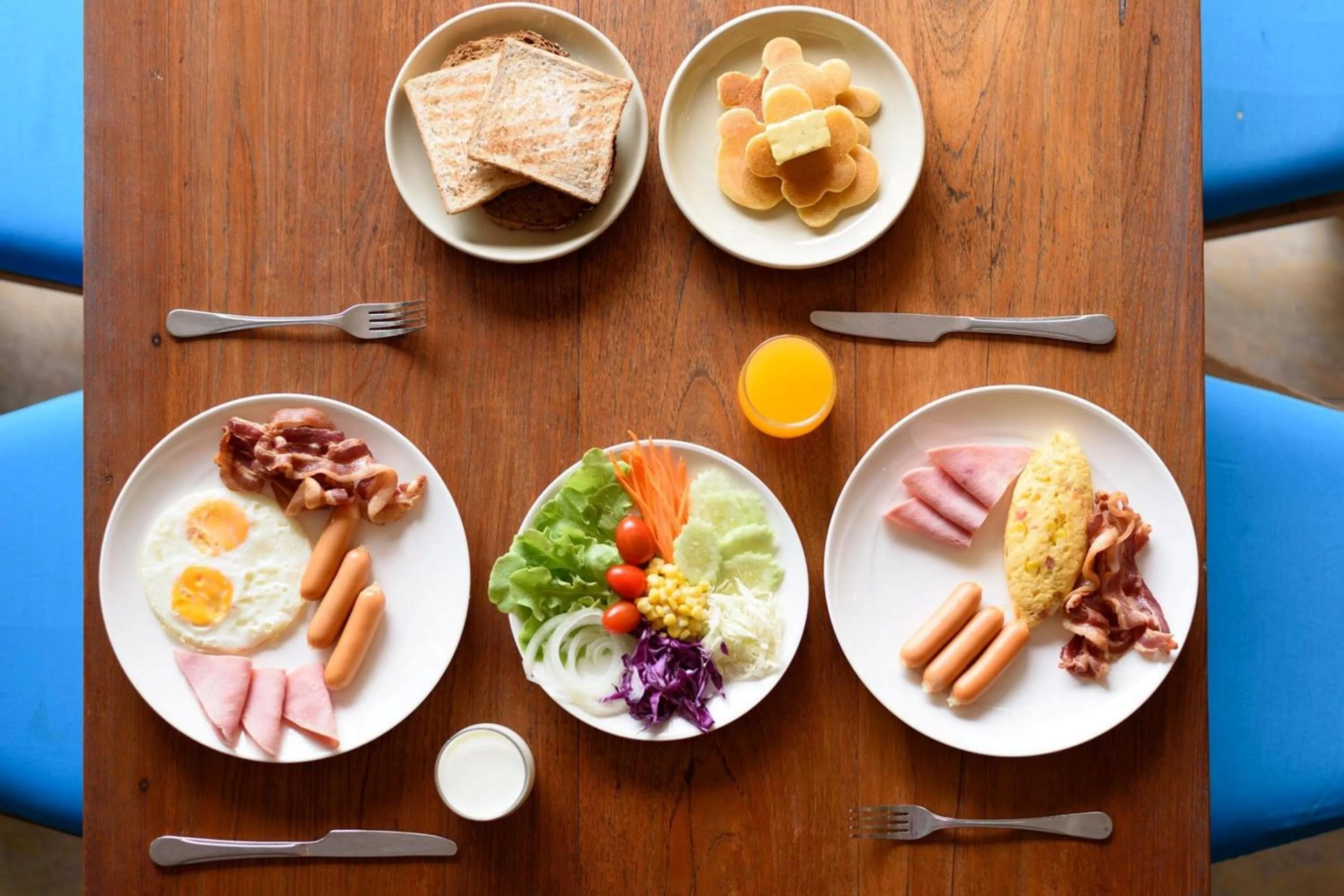 Buffet breakfast in Srisuksant Resort