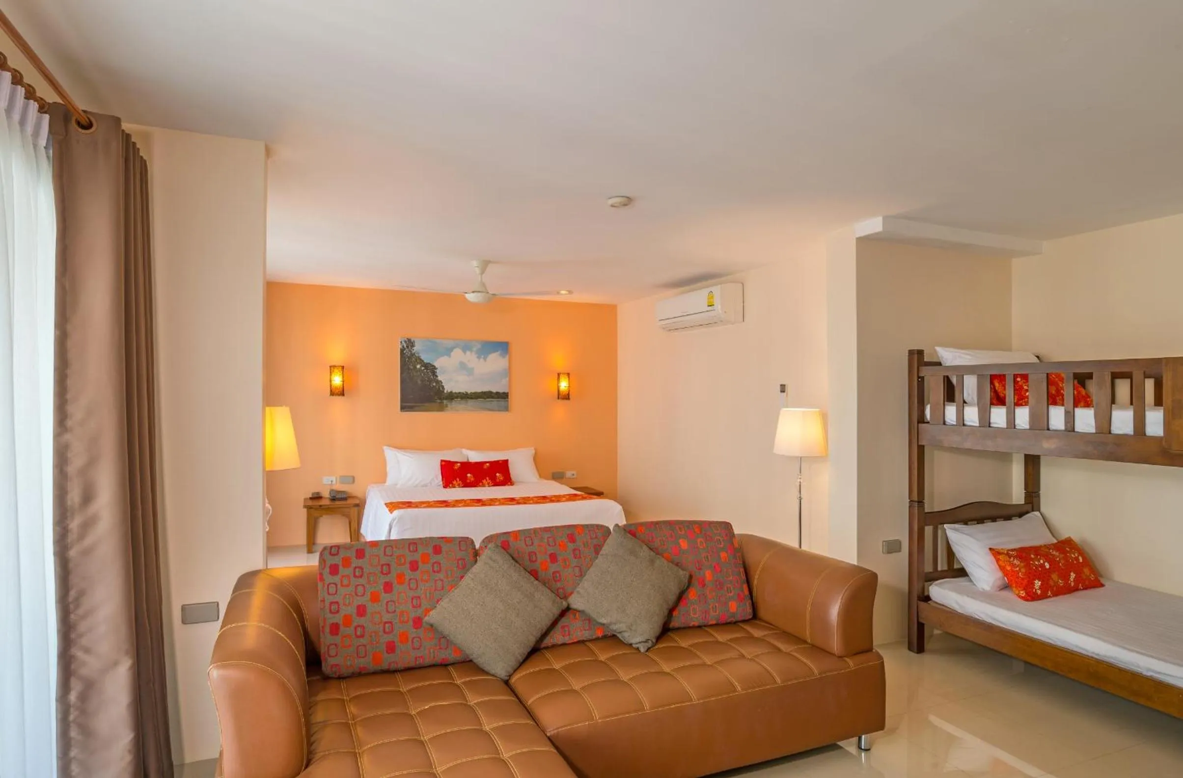 Photo of the whole room, Bed in Srisuksant Resort