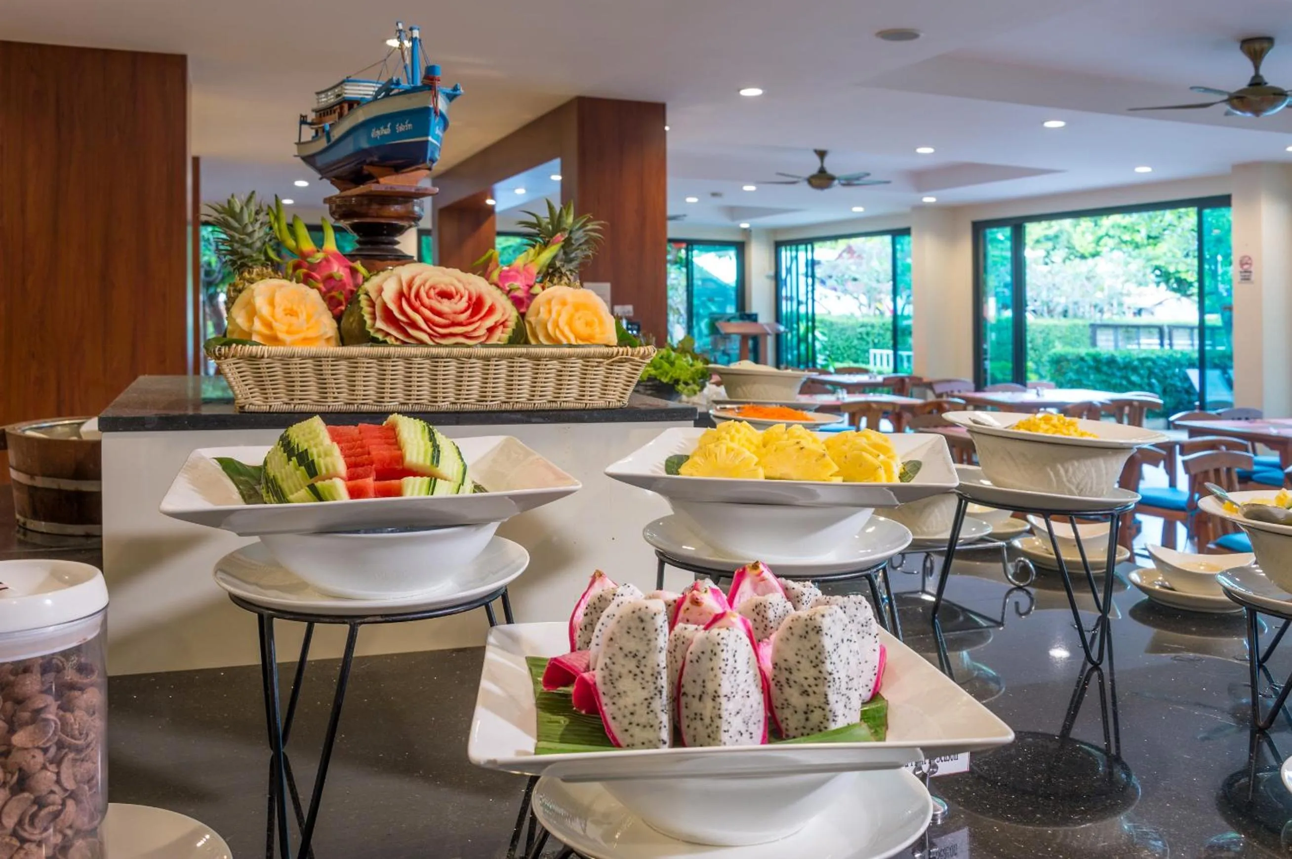 Food and drinks in Srisuksant Resort