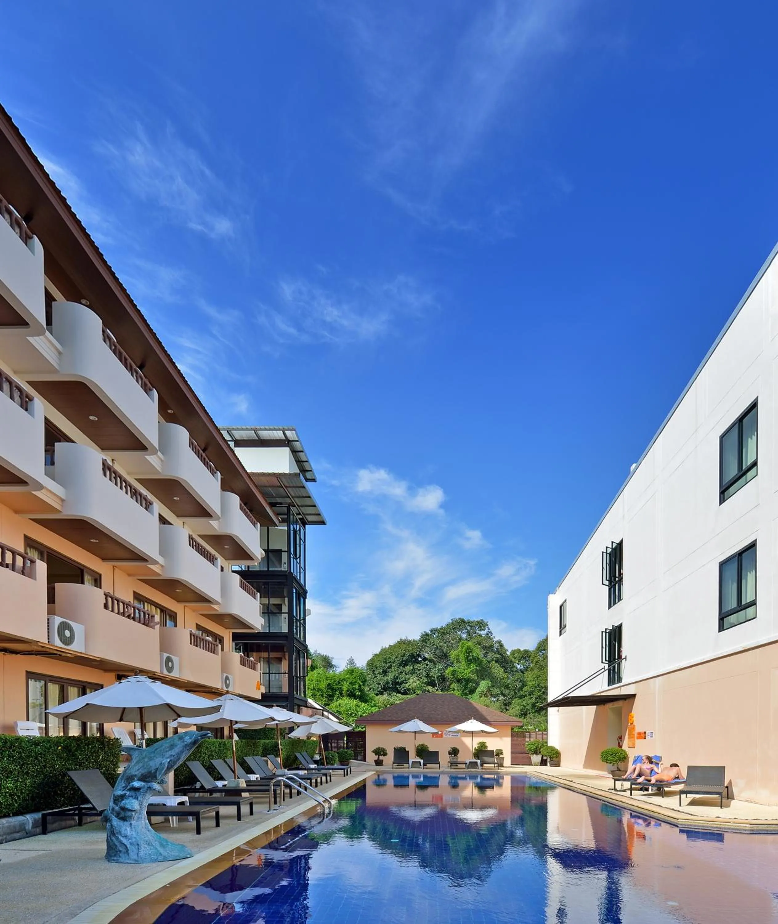 Swimming pool in Srisuksant Resort