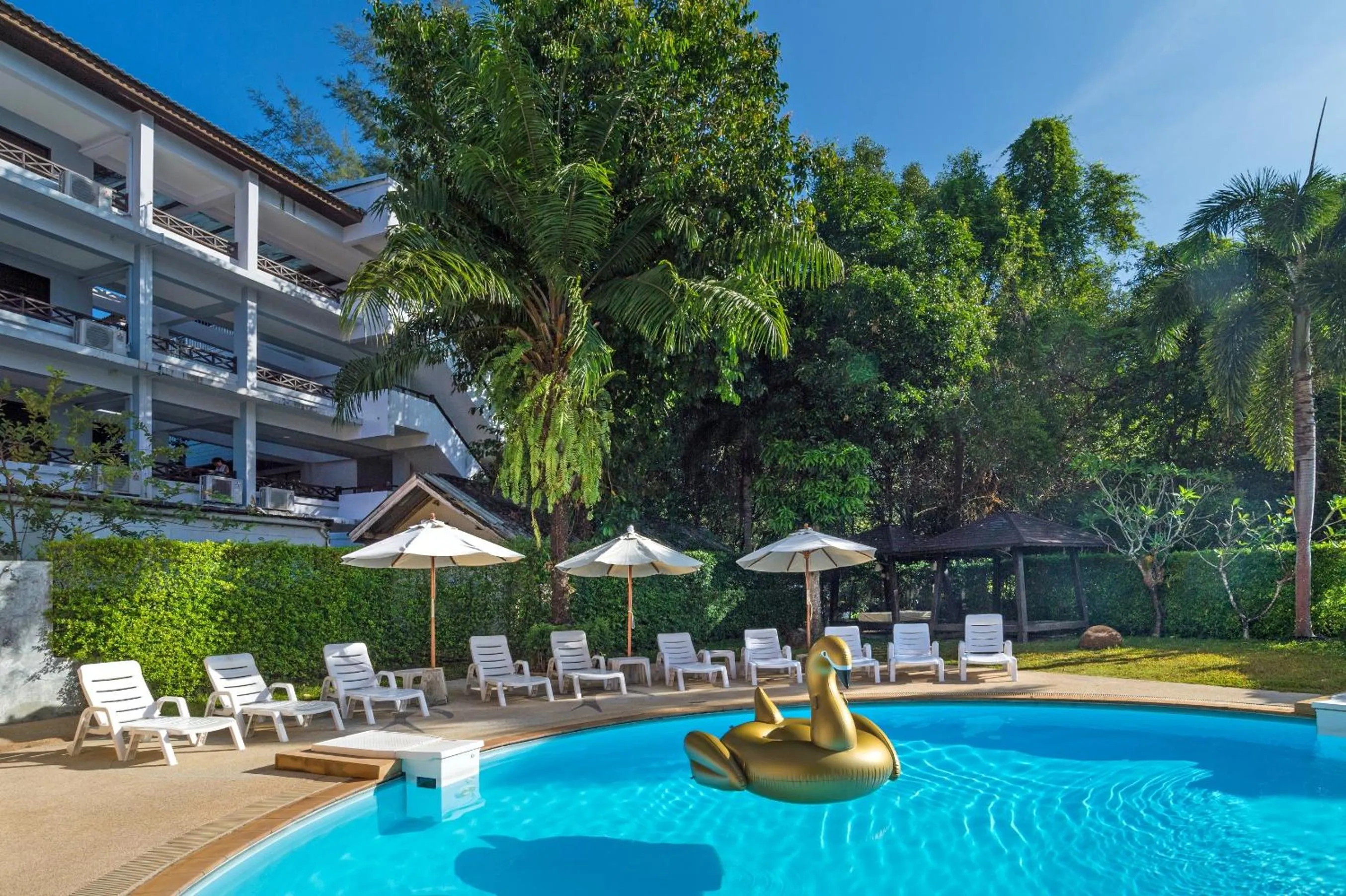 Swimming pool in Srisuksant Resort