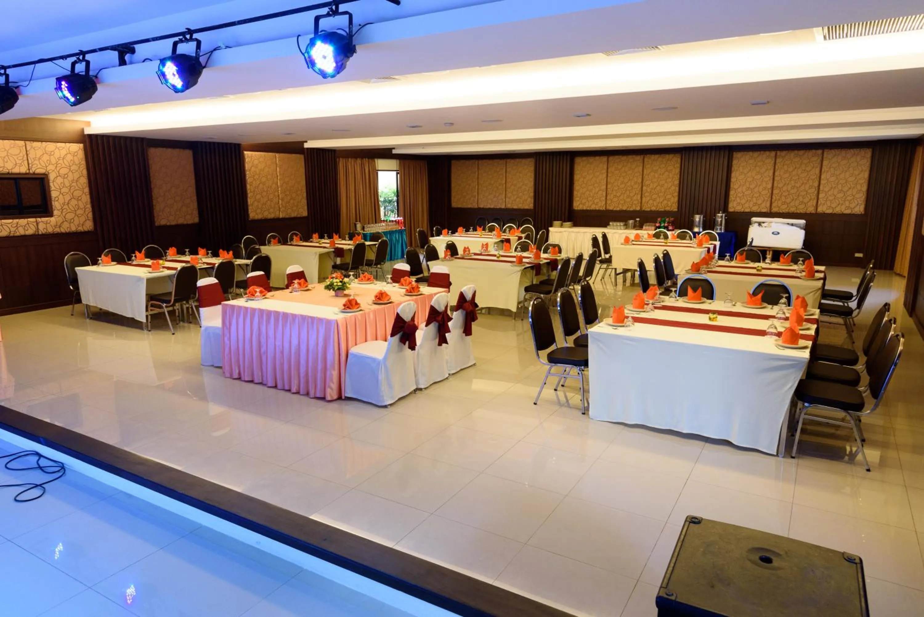 Karaoke in Srisuksant Resort