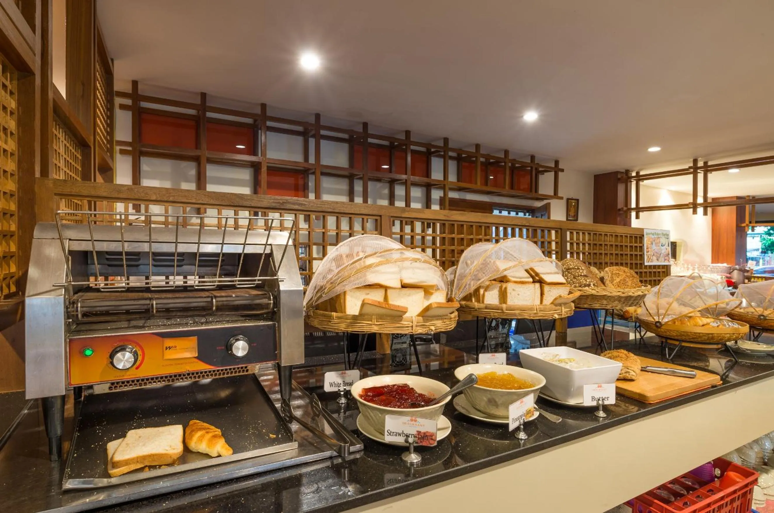 Food and drinks in Srisuksant Resort