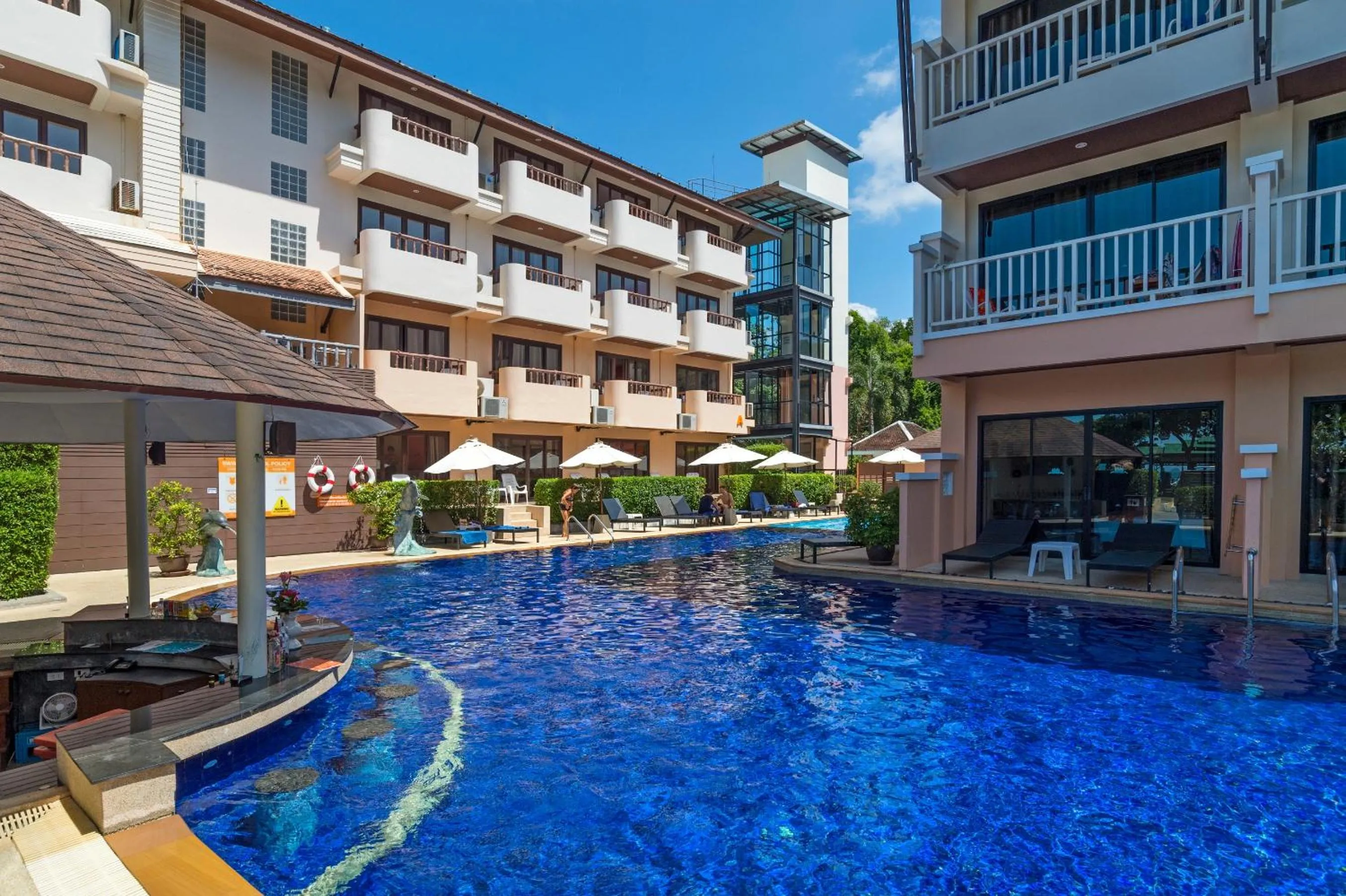 Swimming pool in Srisuksant Resort