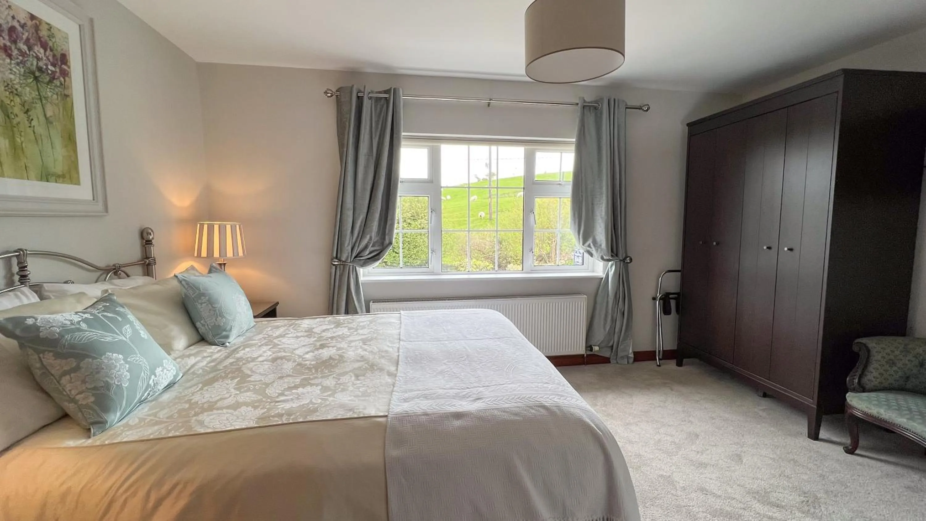 Photo of the whole room in Lurgan House