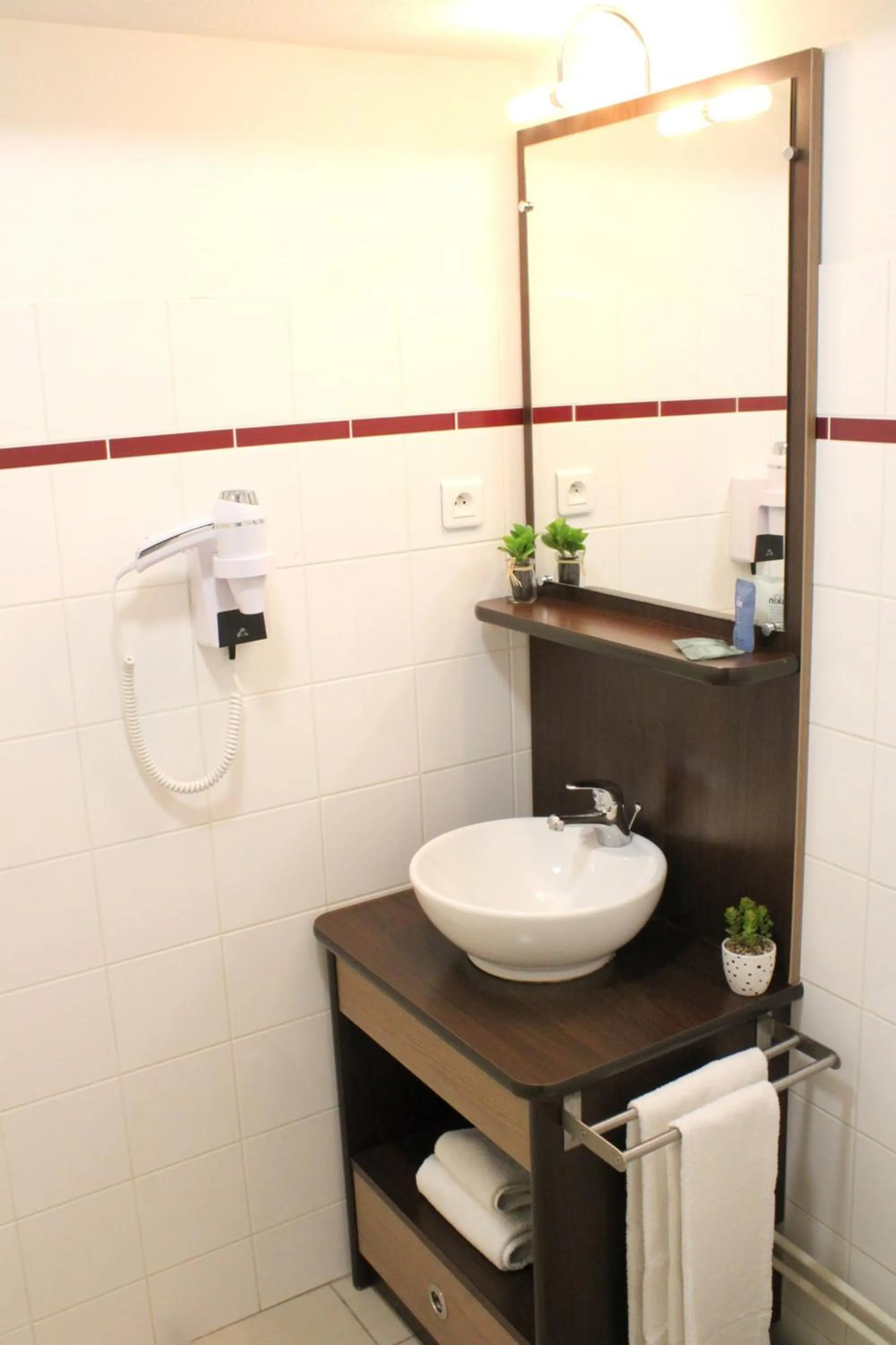 Shower in Appart'City Confort Pau Centre