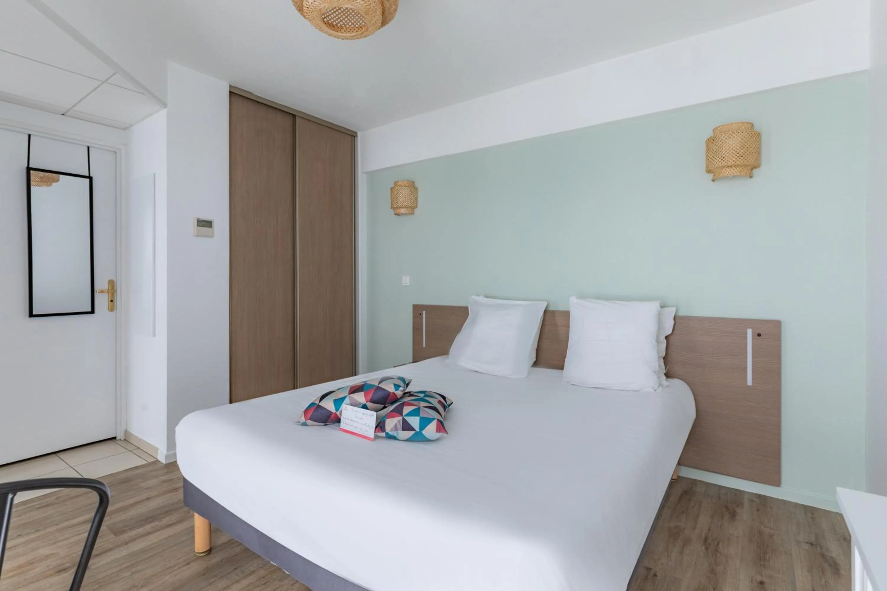 Photo of the whole room, Bed in Appart'City Confort Pau Centre