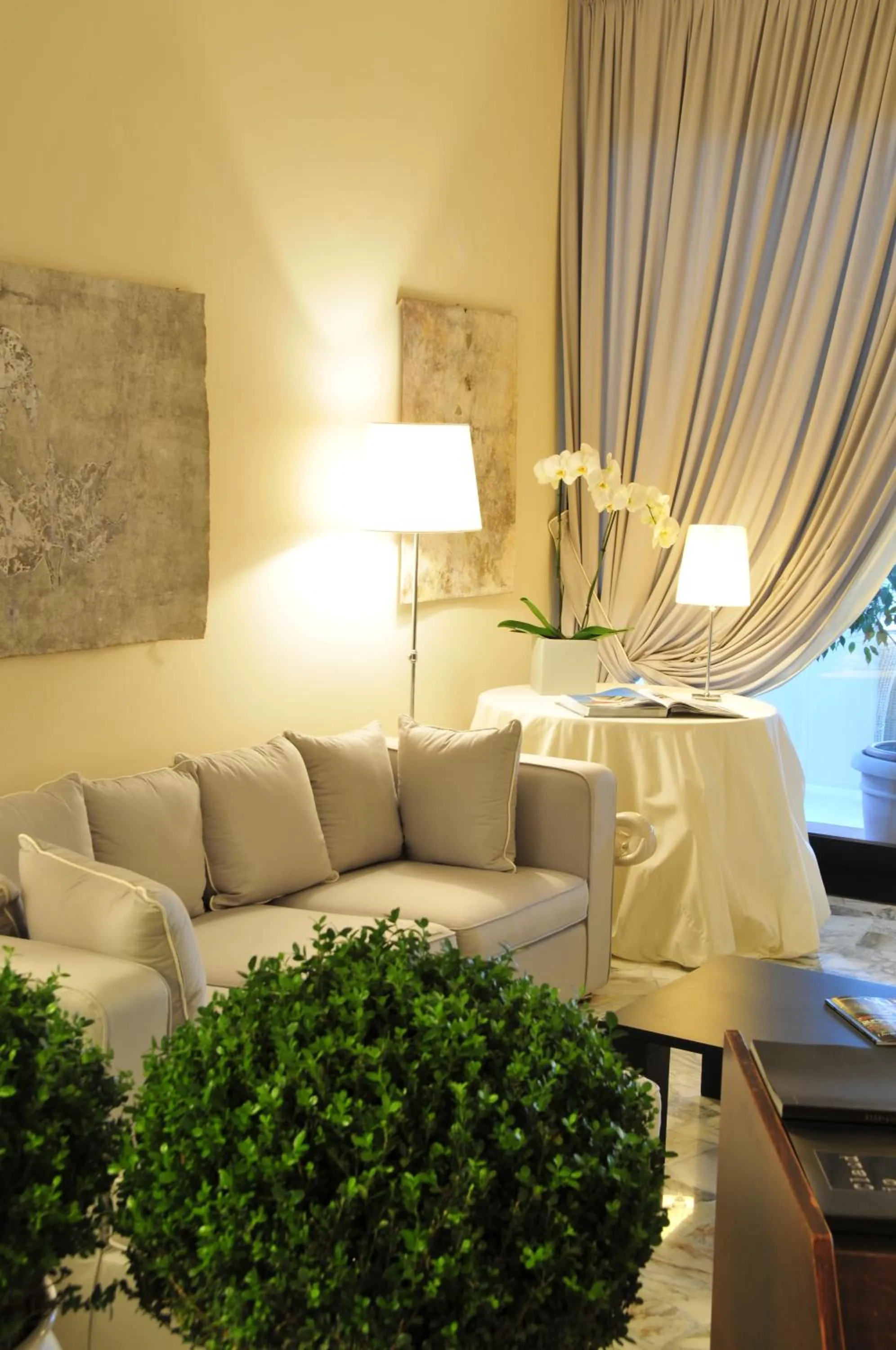 Communal lounge/ TV room in Hotel Plaza Esplanade