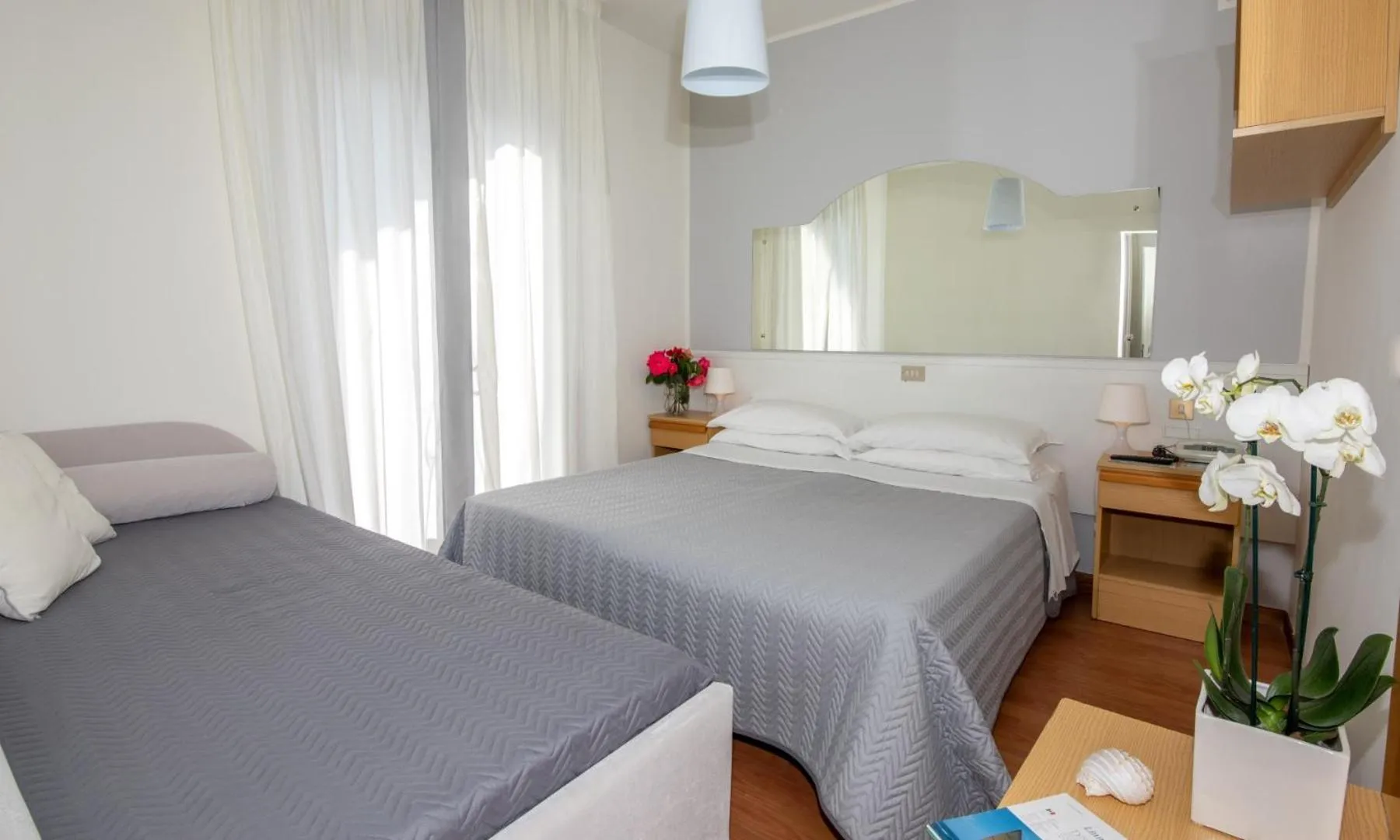 Bed in Hotel Plaza Esplanade